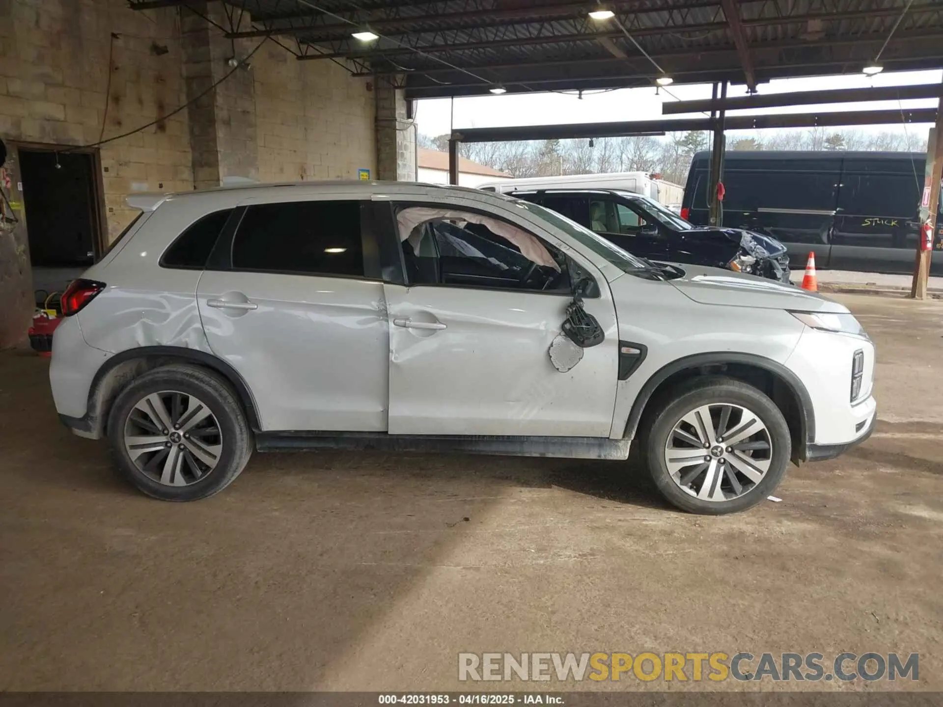 13 Photograph of a damaged car JA4APUAU9NU002722 MITSUBISHI OUTLANDER SPORT 2022