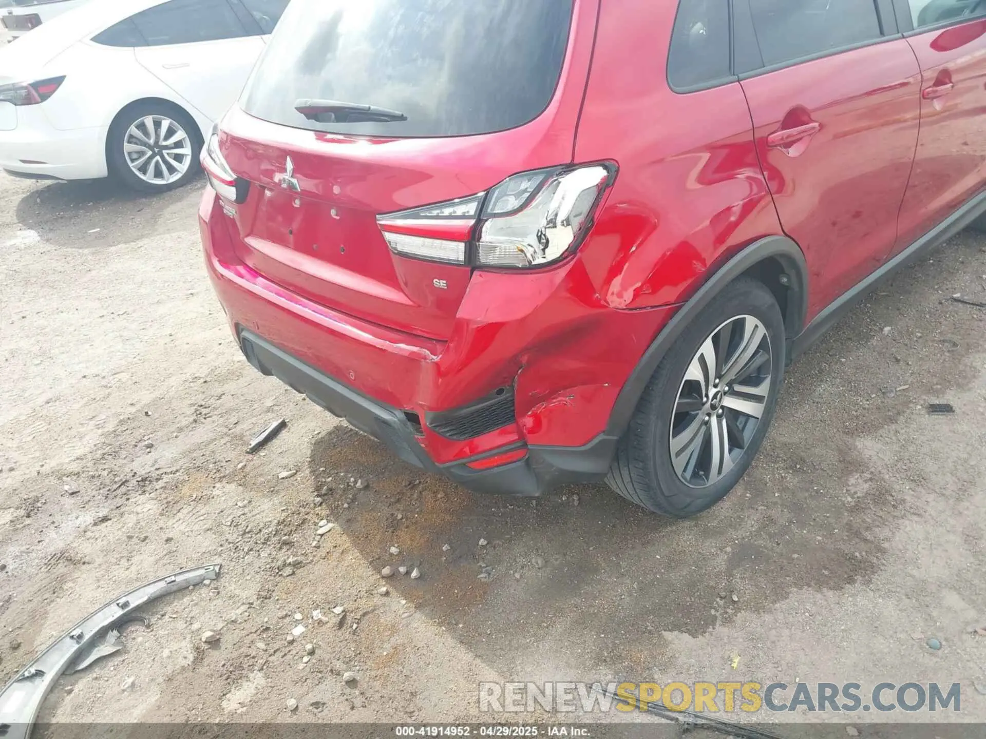 18 Photograph of a damaged car JA4APVAU3NU013172 MITSUBISHI OUTLANDER SPORT 2022