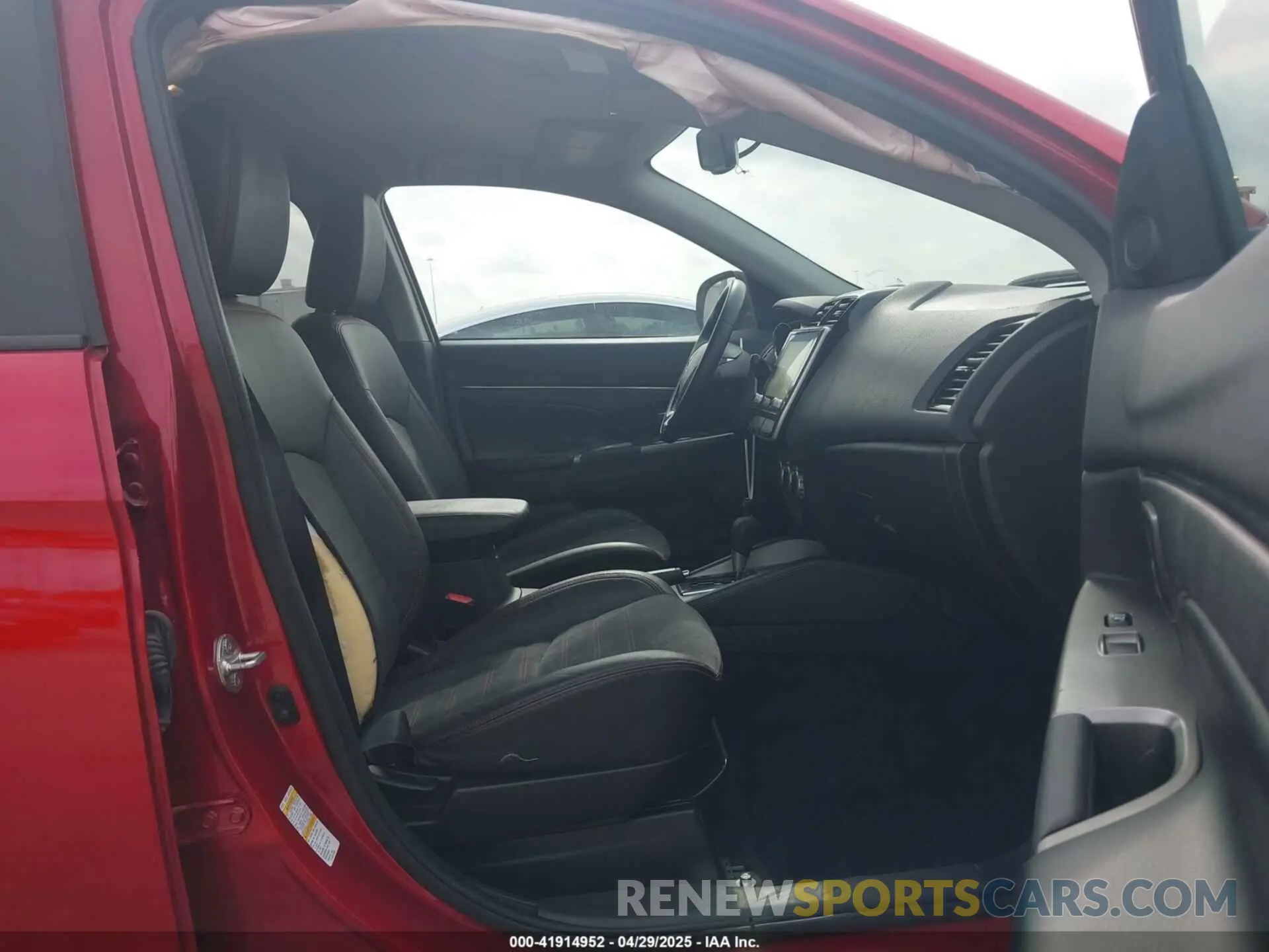 5 Photograph of a damaged car JA4APVAU3NU013172 MITSUBISHI OUTLANDER SPORT 2022