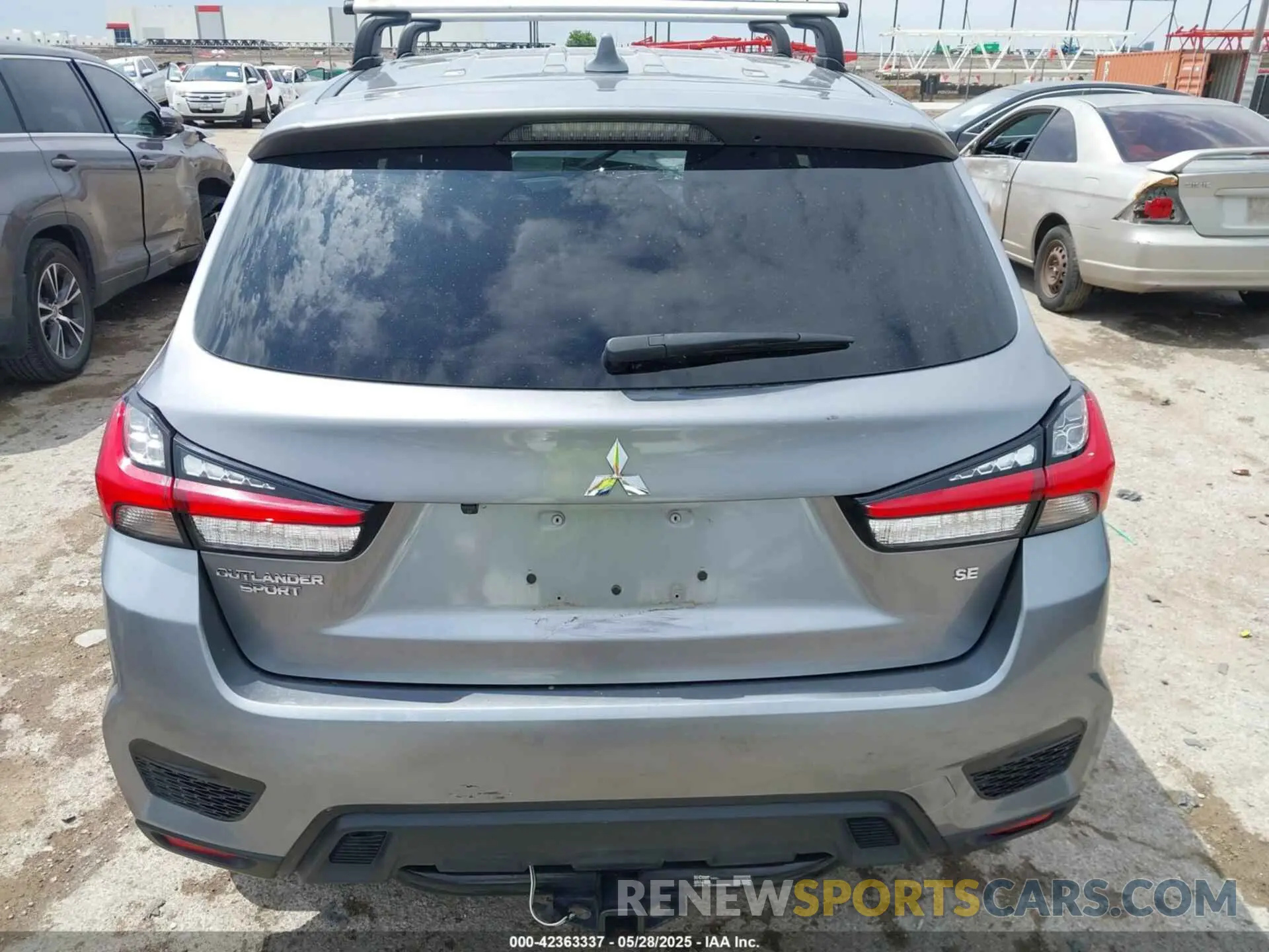 16 Photograph of a damaged car JA4APVAU8NU019789 MITSUBISHI OUTLANDER SPORT 2022