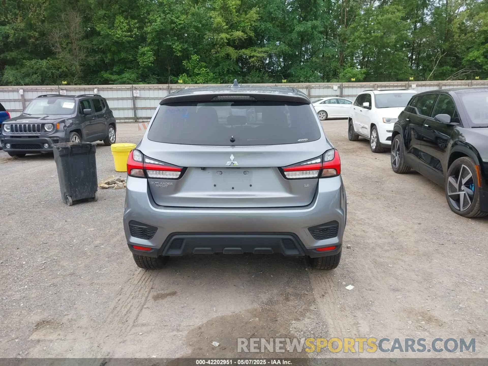 17 Photograph of a damaged car JA4ARUAU1PU004915 MITSUBISHI OUTLANDER SPORT 2023