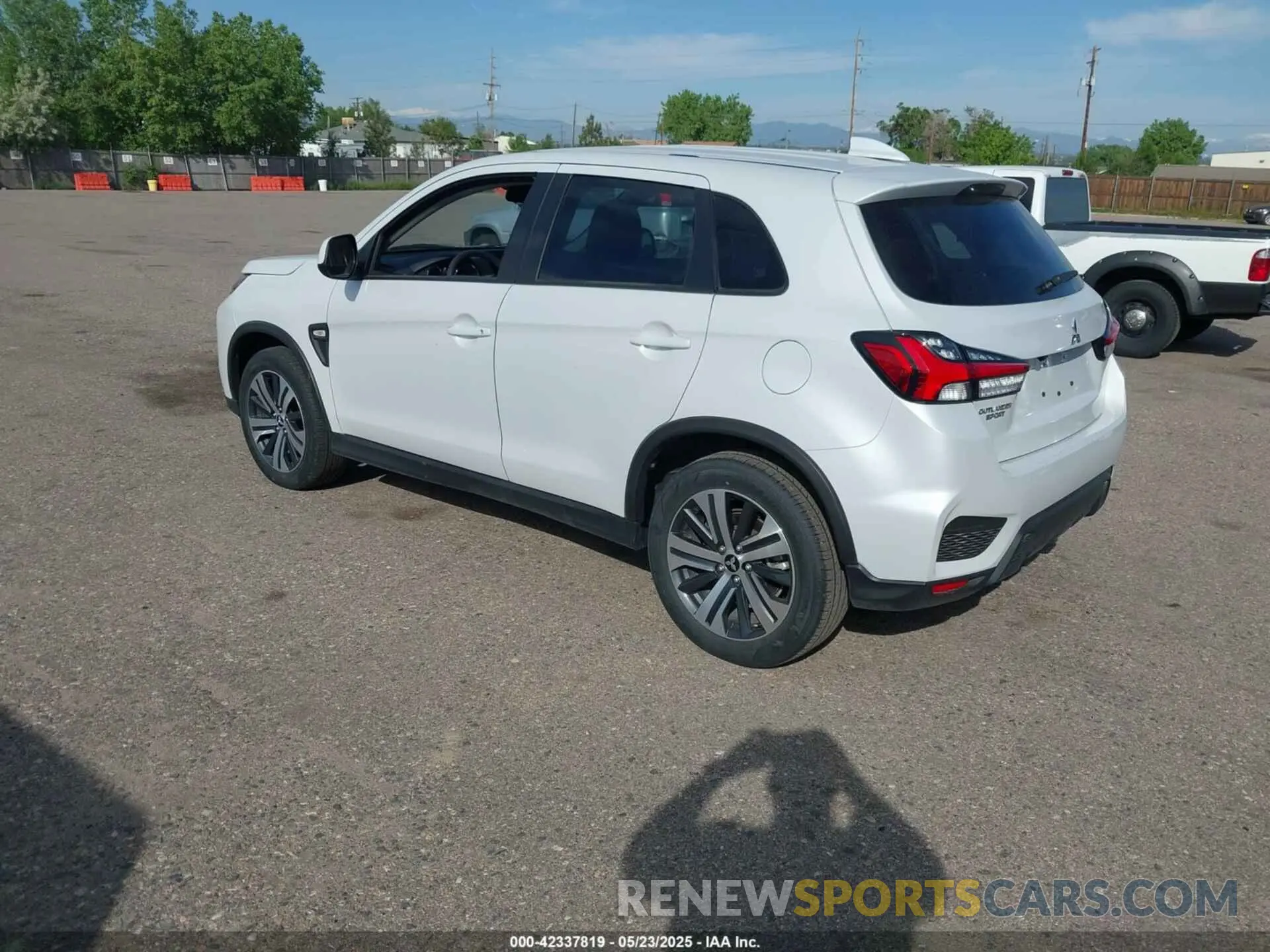 3 Photograph of a damaged car JA4ARUAU3RU018351 MITSUBISHI OUTLANDER SPORT 2024