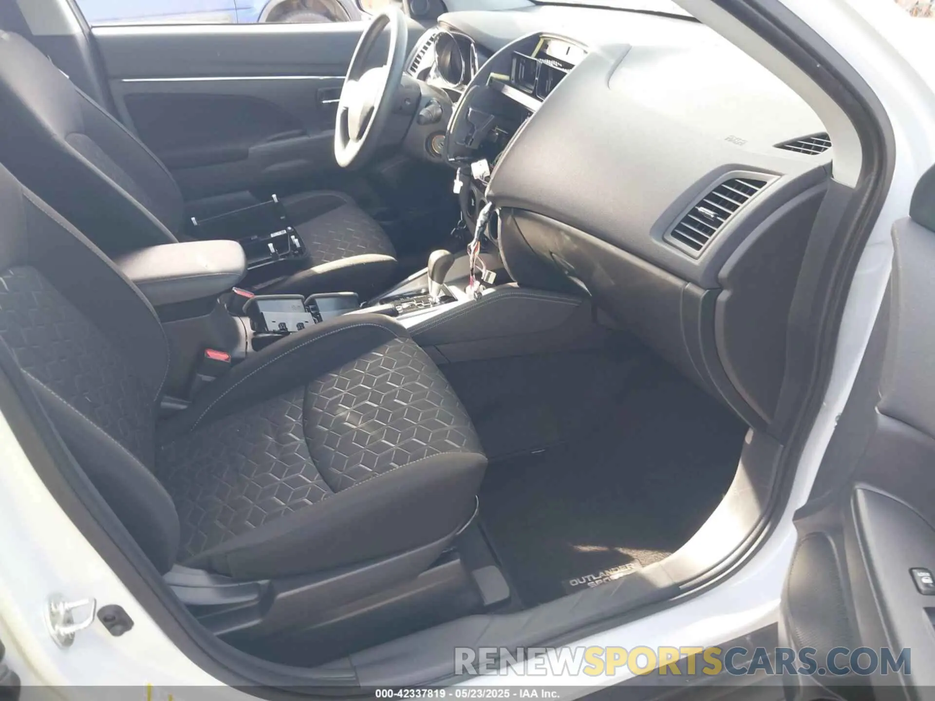5 Photograph of a damaged car JA4ARUAU3RU018351 MITSUBISHI OUTLANDER SPORT 2024