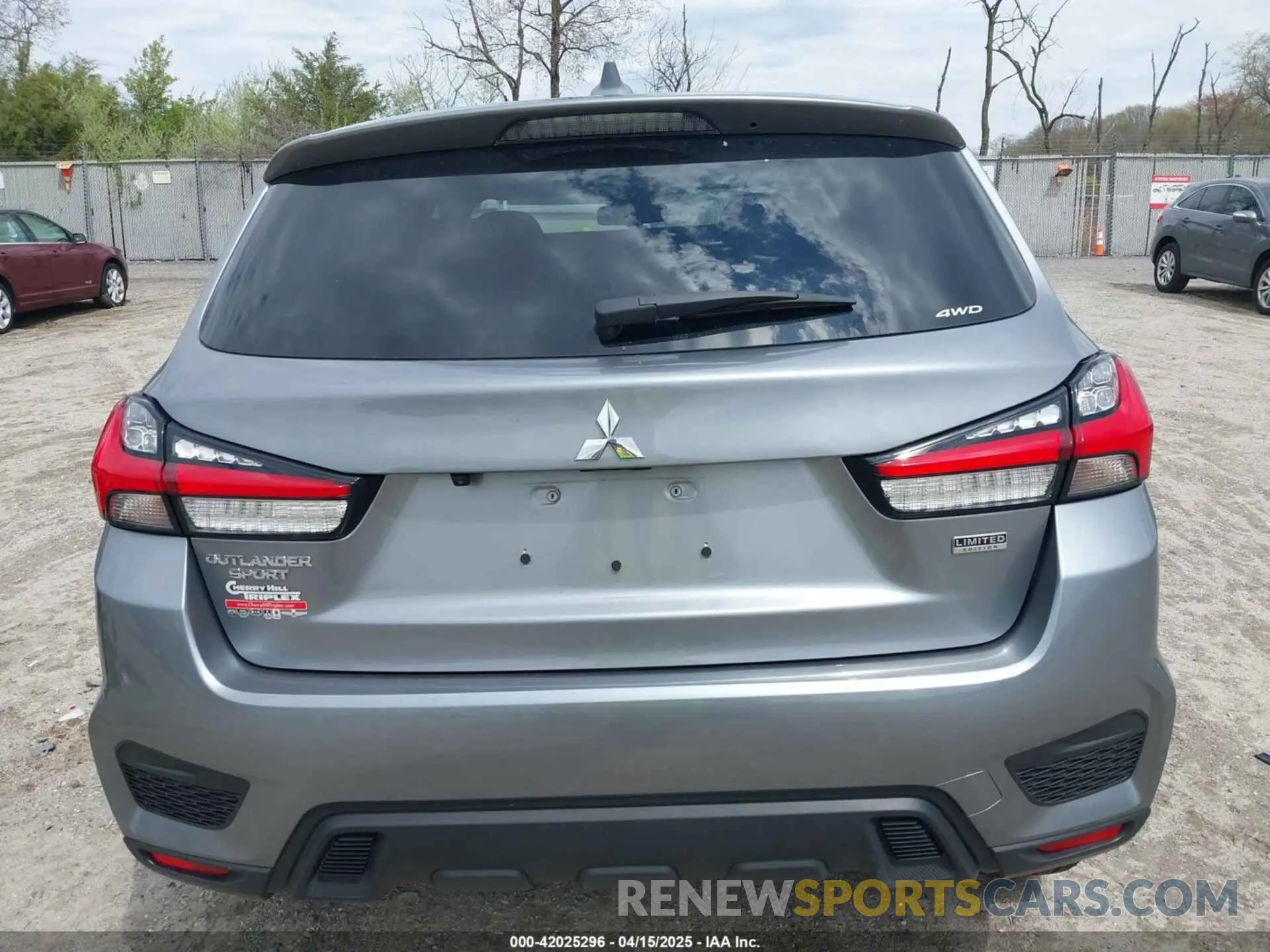 17 Photograph of a damaged car JA4ARUAU4RU017922 MITSUBISHI OUTLANDER SPORT 2024