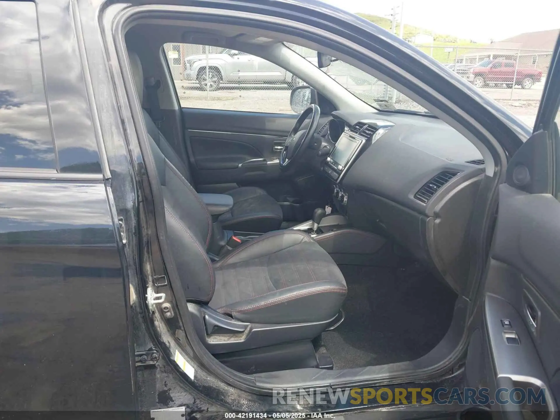 5 Photograph of a damaged car JA4ARUAUXRU001692 MITSUBISHI OUTLANDER SPORT 2024