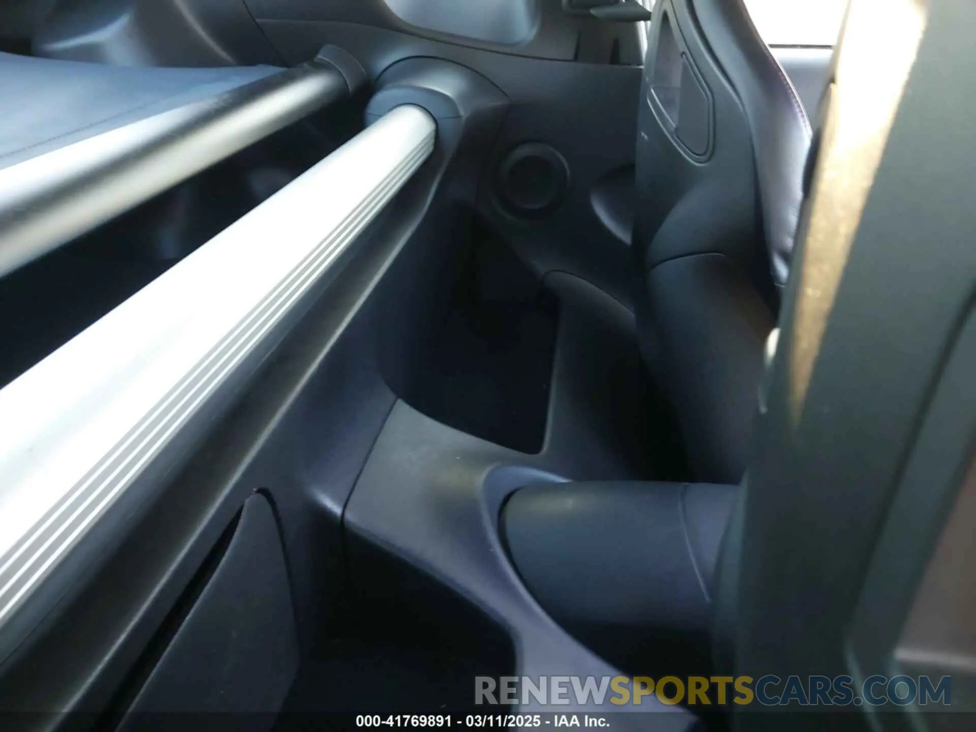 8 Photograph of a damaged car JN1AZ4EH0KM420226 NISSAN 370Z 2019
