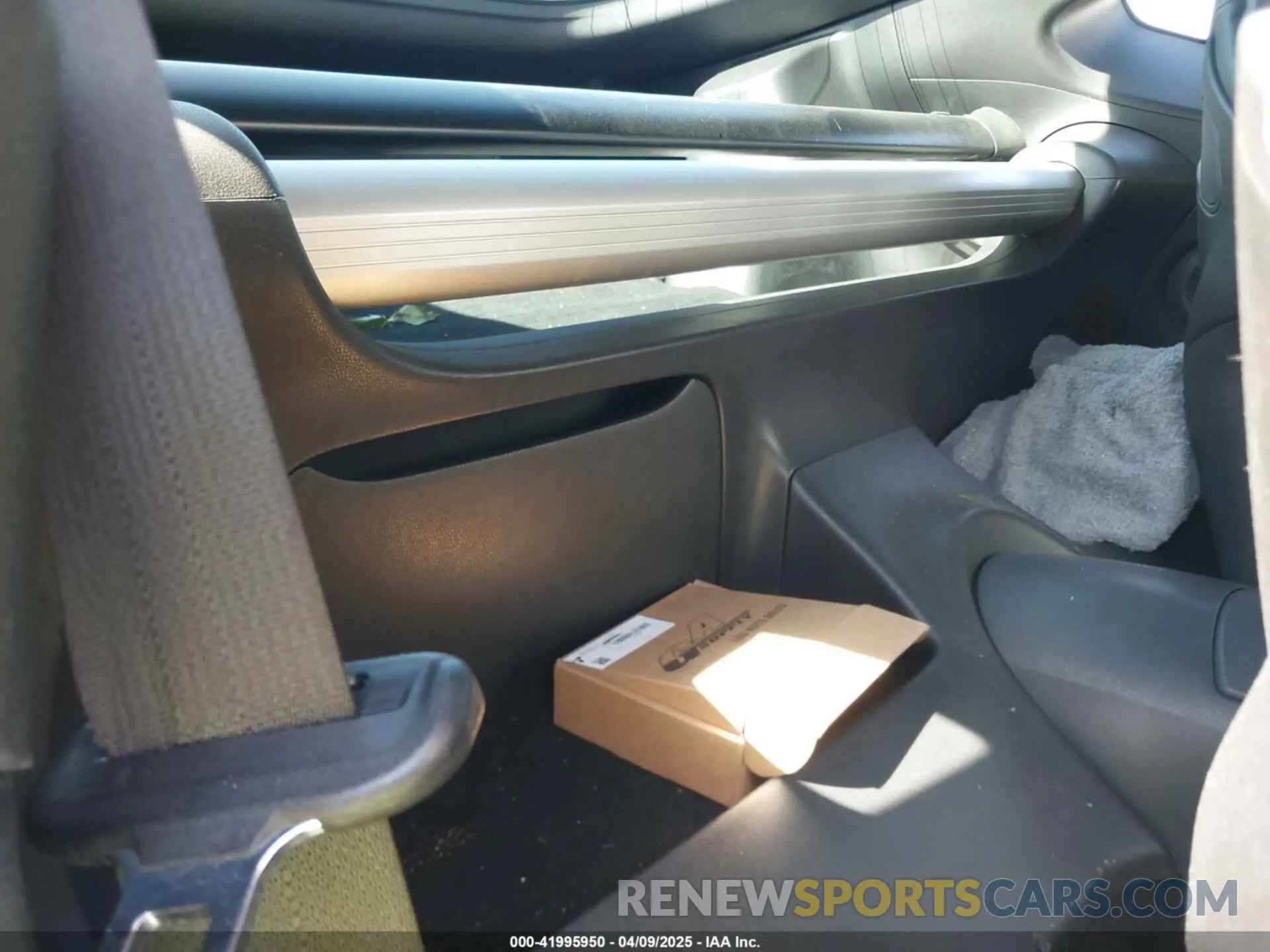 8 Photograph of a damaged car JN1AZ4EH1KM420123 NISSAN 370Z 2019
