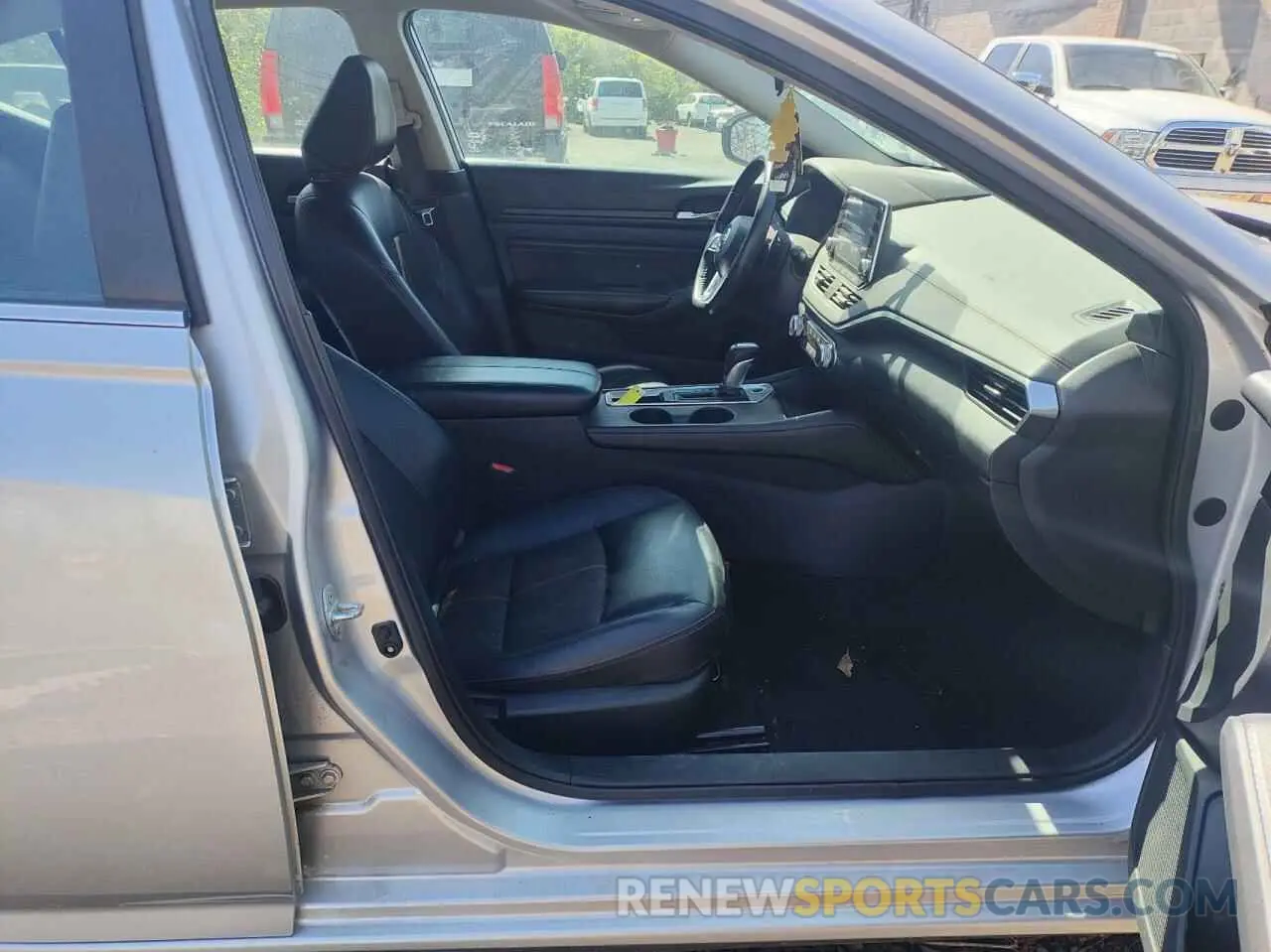 5 Photograph of a damaged car 1N4AL4CV2KC228860 NISSAN ALTIMA 2019