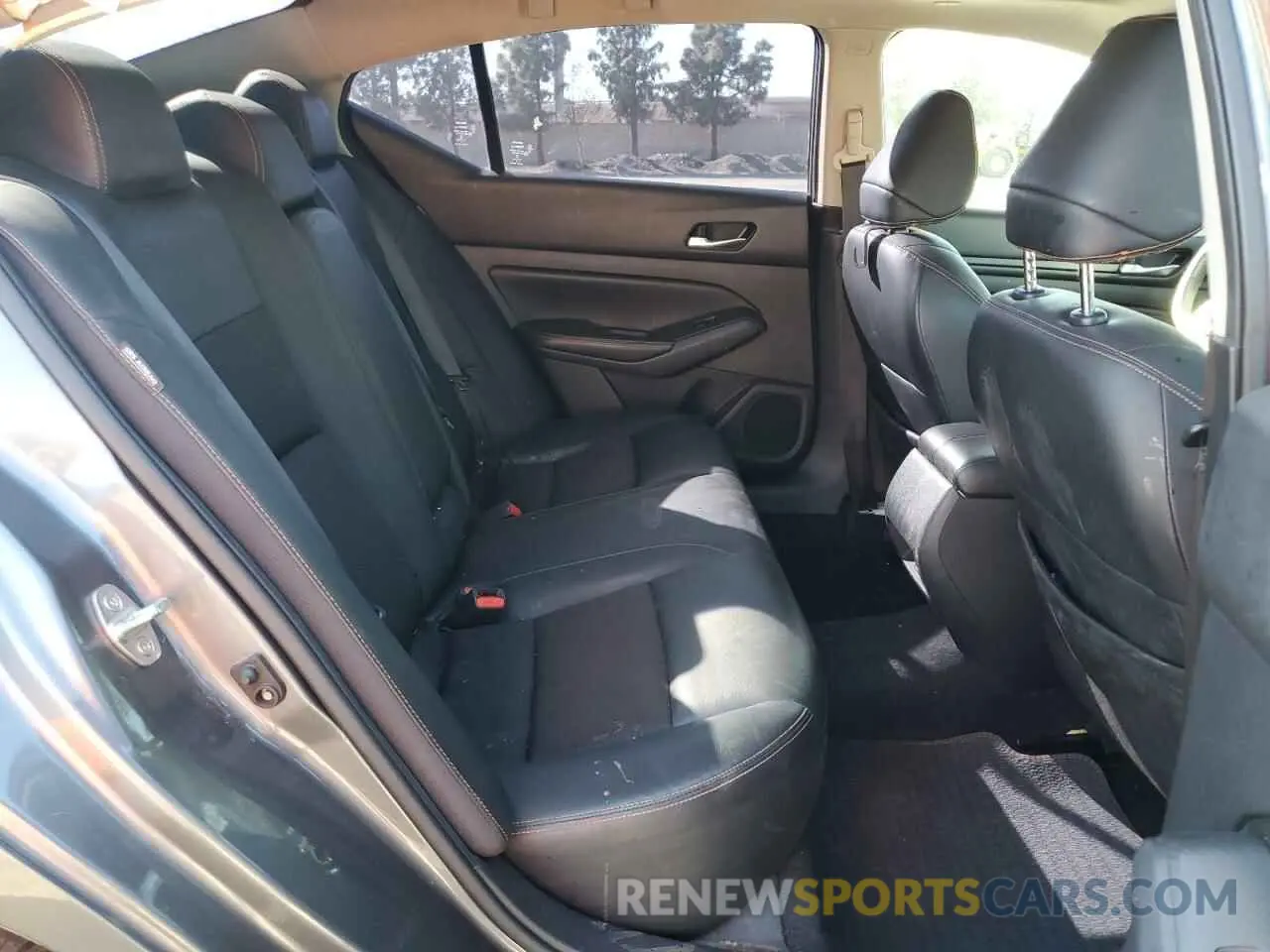 10 Photograph of a damaged car 1N4AL4CV8KC224022 NISSAN ALTIMA 2019