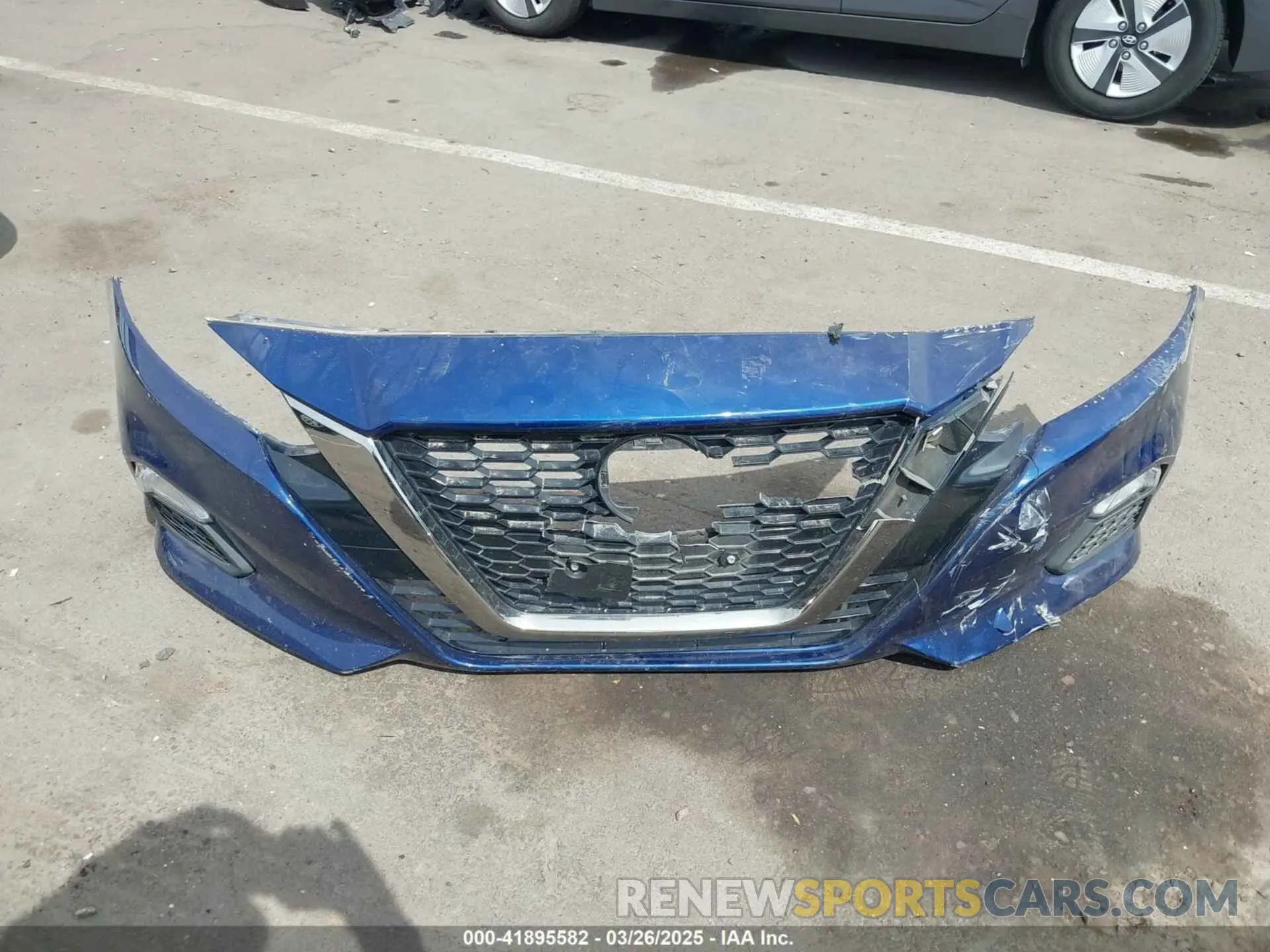 12 Photograph of a damaged car 1N4AL4CVXKC226595 NISSAN ALTIMA 2019
