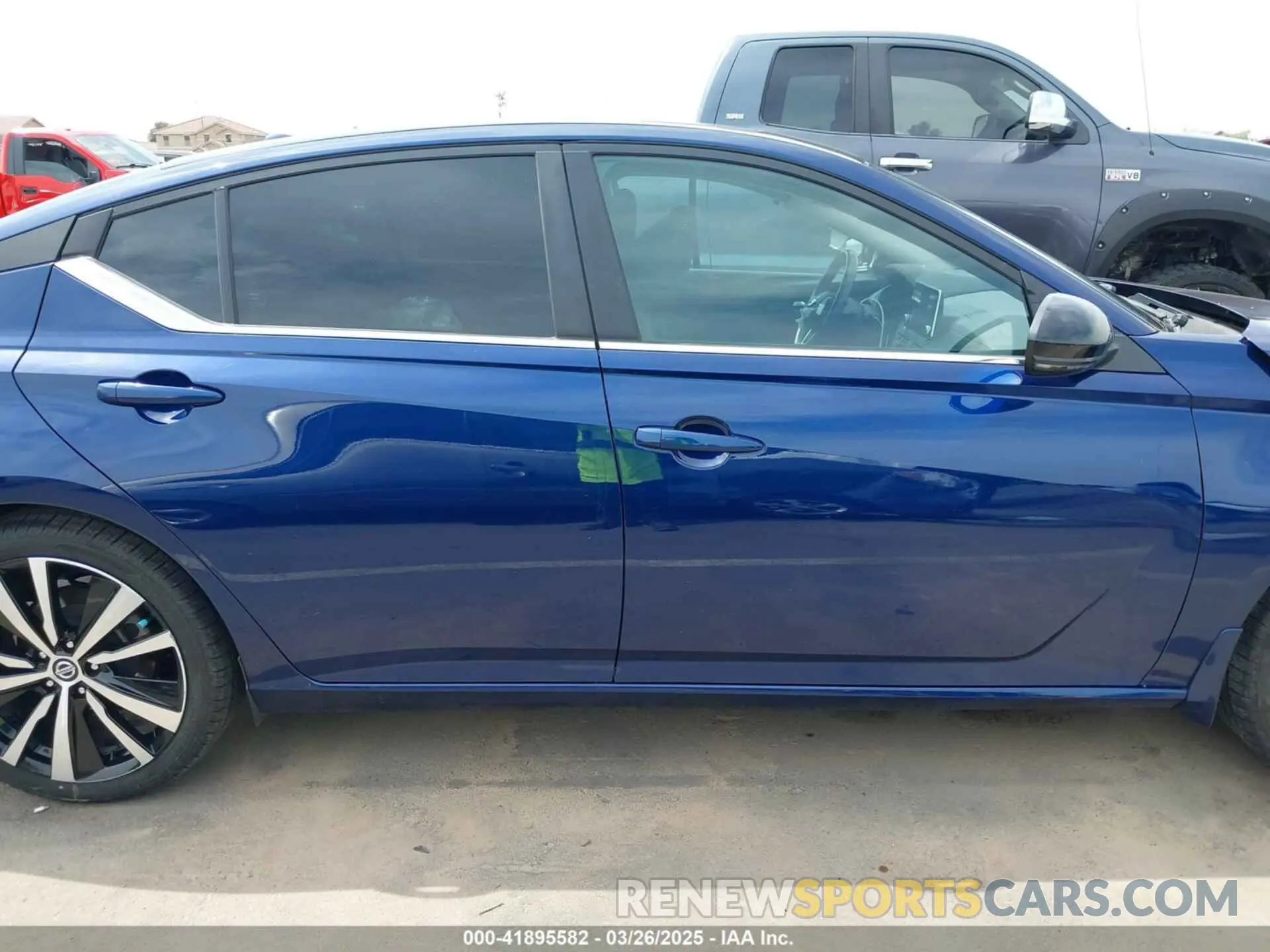 14 Photograph of a damaged car 1N4AL4CVXKC226595 NISSAN ALTIMA 2019