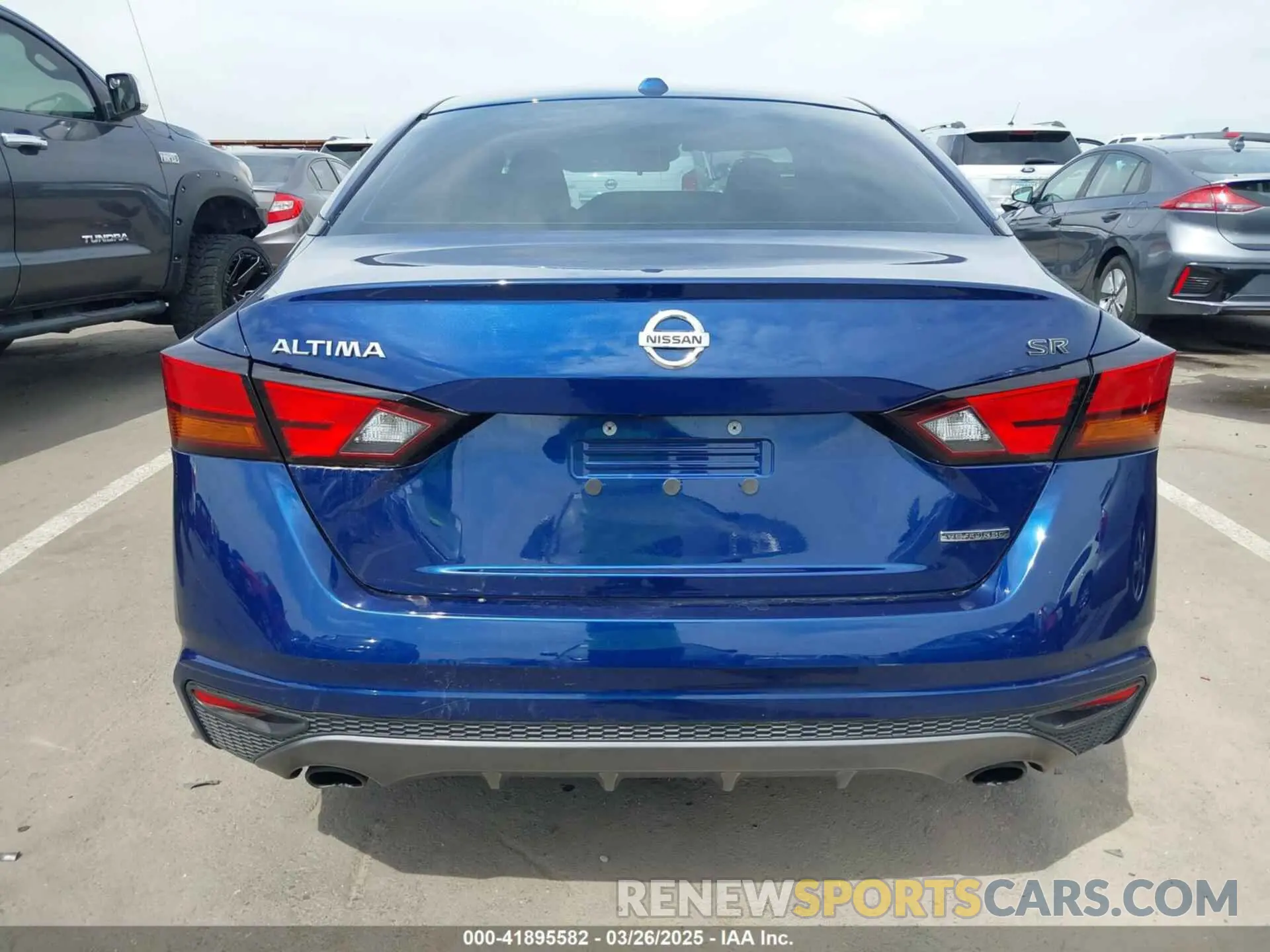 17 Photograph of a damaged car 1N4AL4CVXKC226595 NISSAN ALTIMA 2019