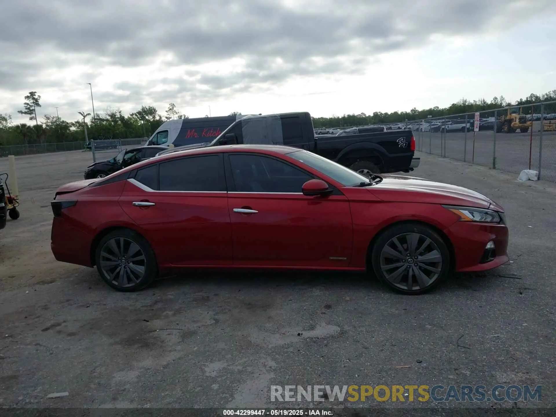 13 Photograph of a damaged car 1N4AL4FV3KC107444 NISSAN ALTIMA 2019
