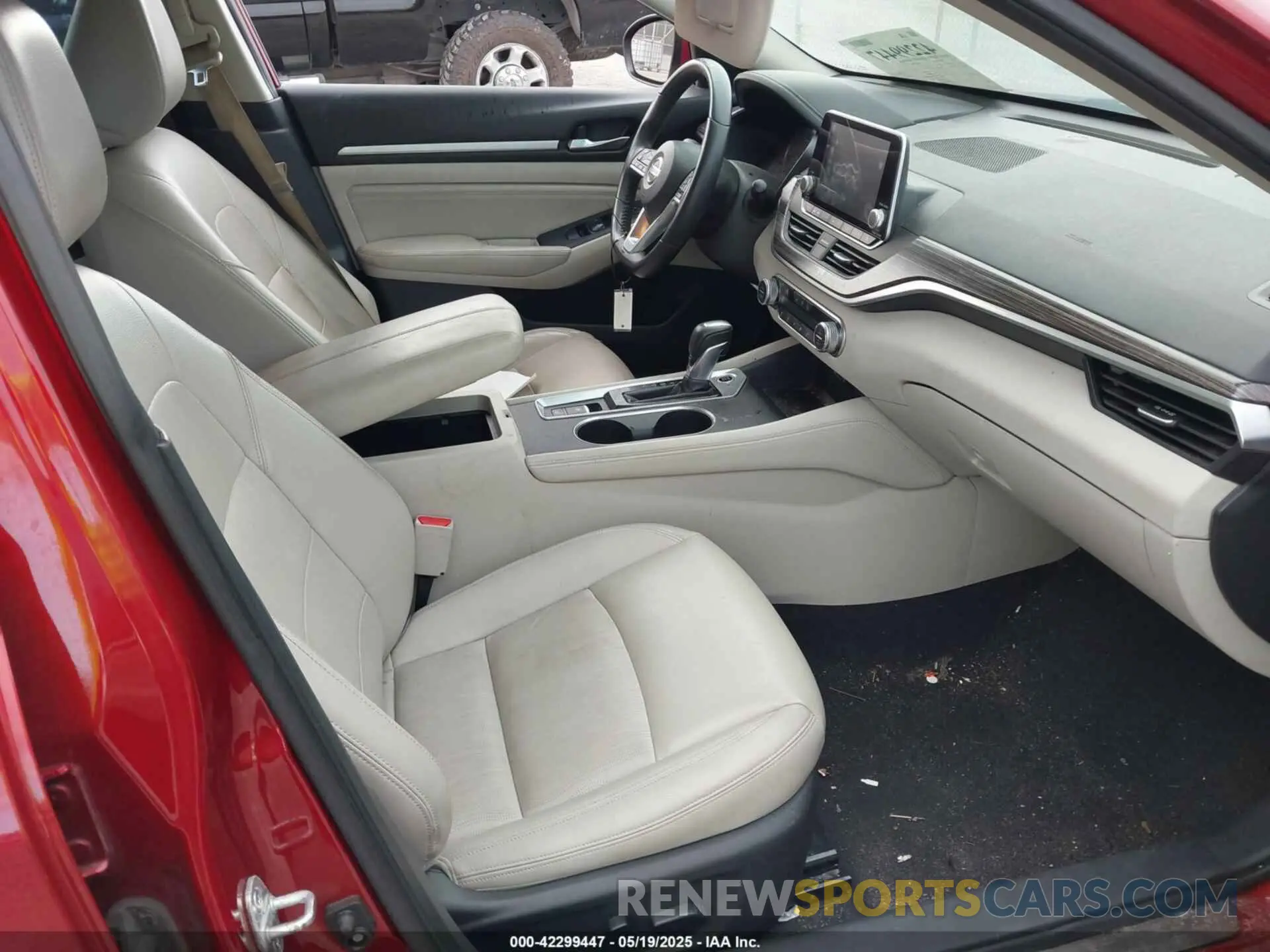 5 Photograph of a damaged car 1N4AL4FV3KC107444 NISSAN ALTIMA 2019