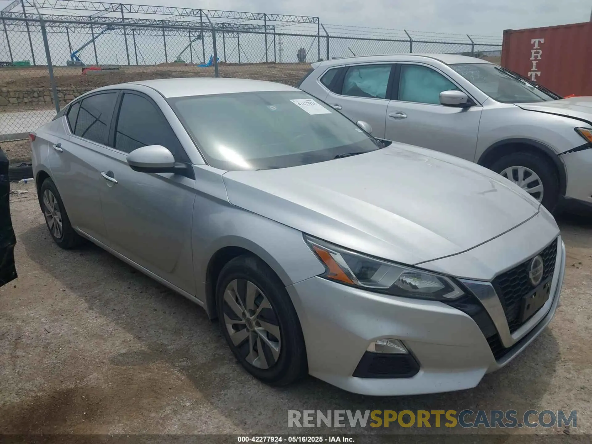 1 Photograph of a damaged car 1N4BL4BV0KC135227 NISSAN ALTIMA 2019
