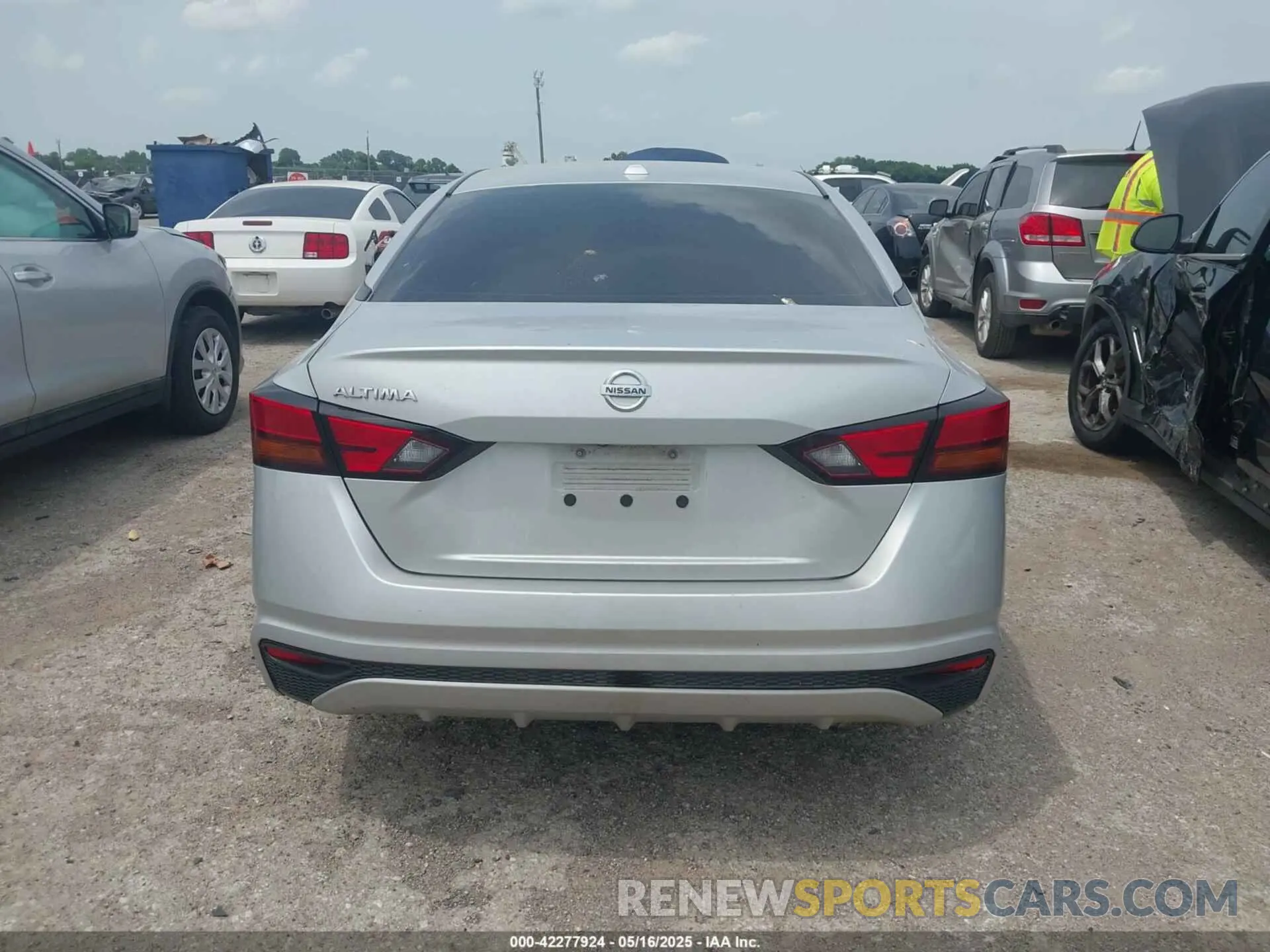 16 Photograph of a damaged car 1N4BL4BV0KC135227 NISSAN ALTIMA 2019