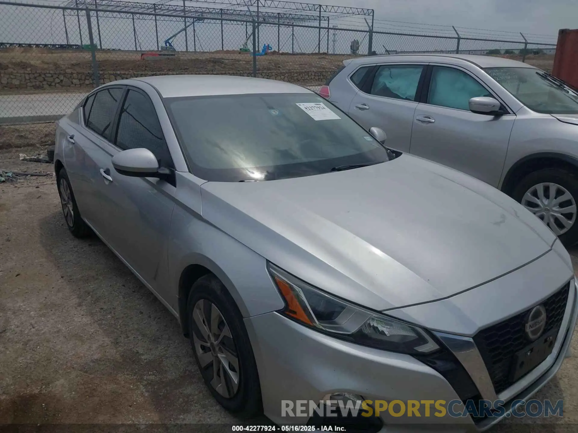 17 Photograph of a damaged car 1N4BL4BV0KC135227 NISSAN ALTIMA 2019