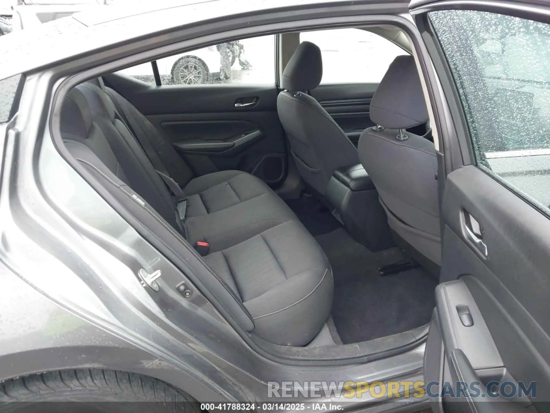 8 Photograph of a damaged car 1N4BL4BV0KC147281 NISSAN ALTIMA 2019