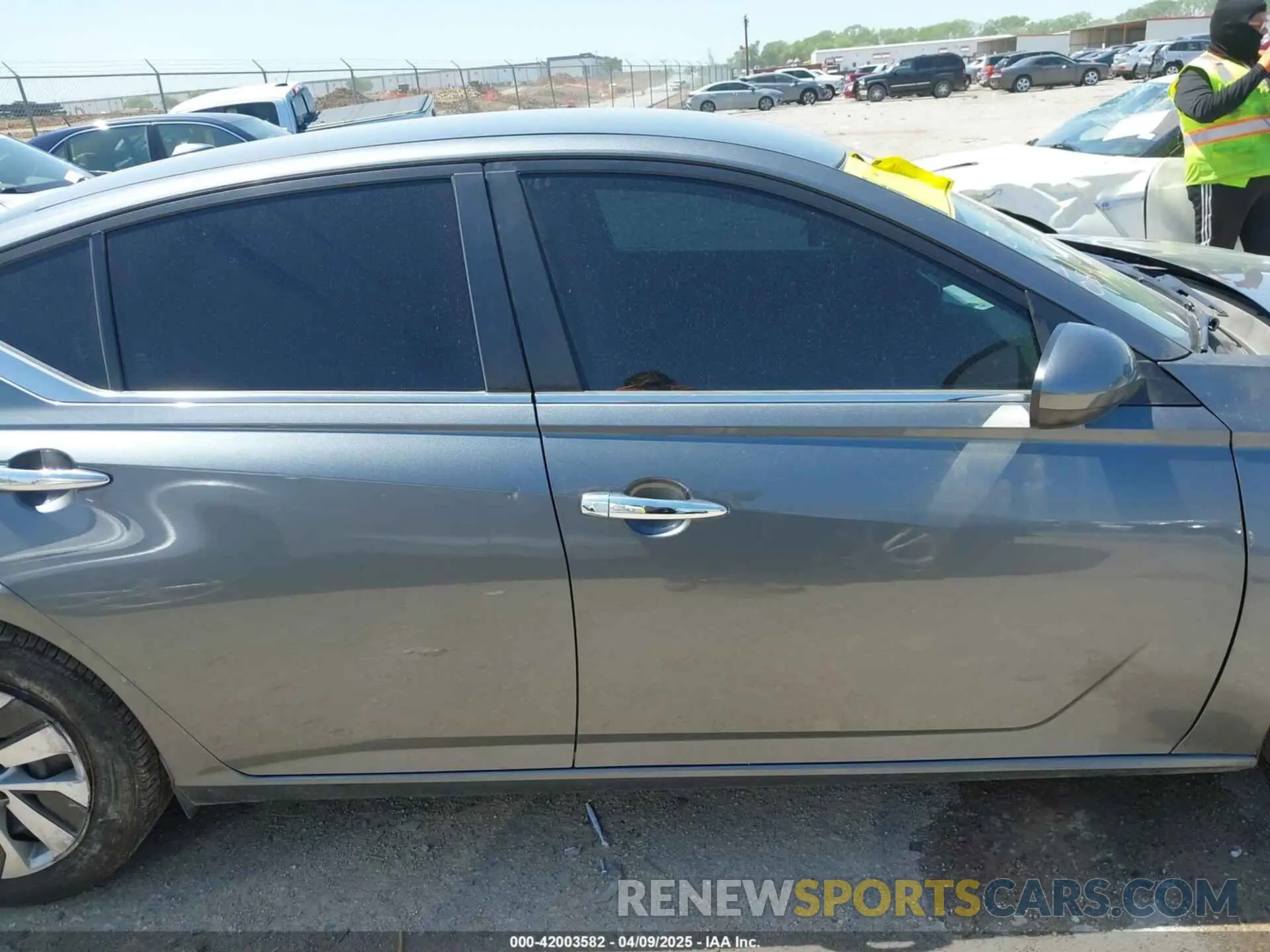 13 Photograph of a damaged car 1N4BL4BV0KC165604 NISSAN ALTIMA 2019