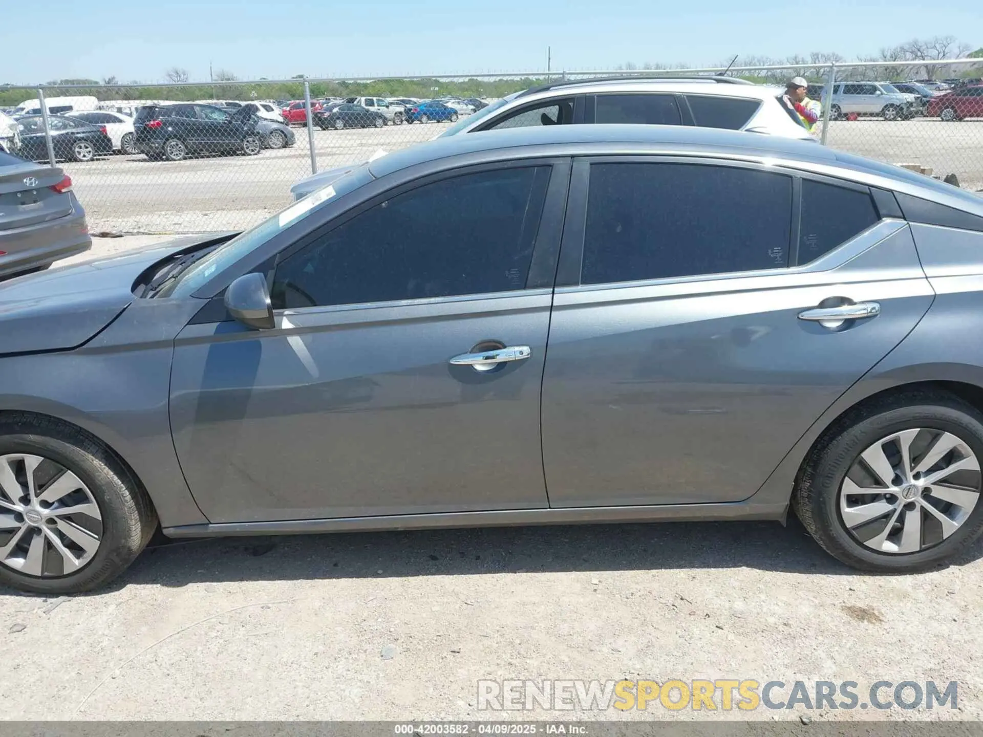 14 Photograph of a damaged car 1N4BL4BV0KC165604 NISSAN ALTIMA 2019