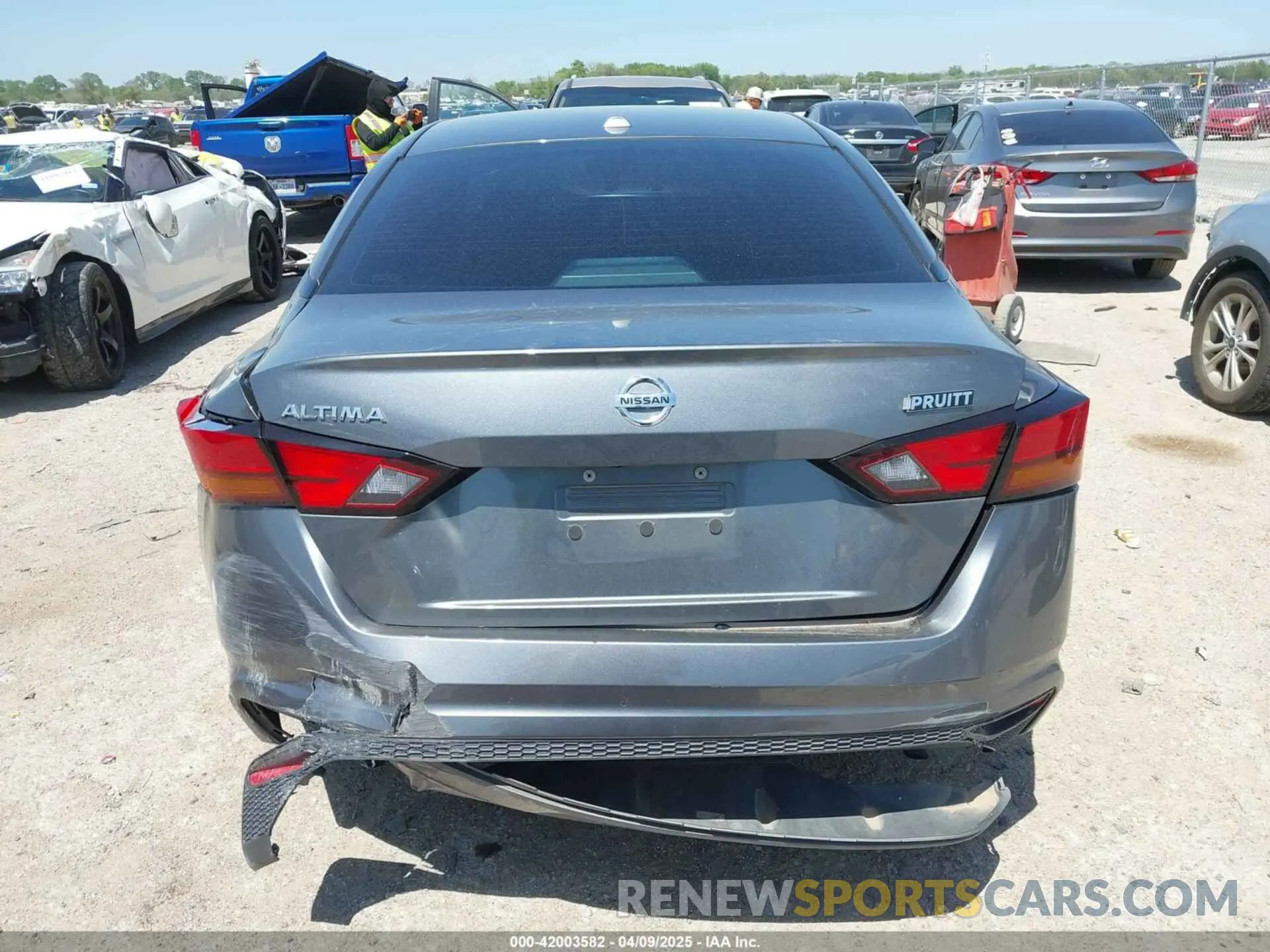 16 Photograph of a damaged car 1N4BL4BV0KC165604 NISSAN ALTIMA 2019