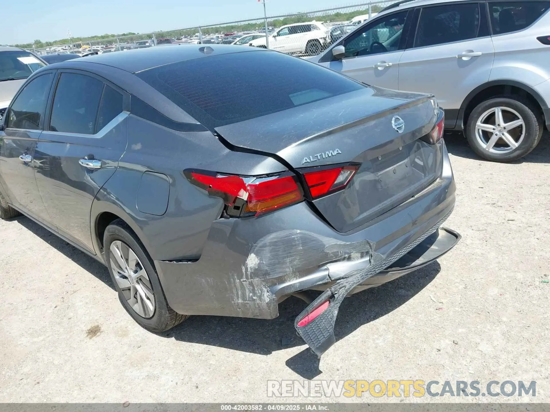 17 Photograph of a damaged car 1N4BL4BV0KC165604 NISSAN ALTIMA 2019