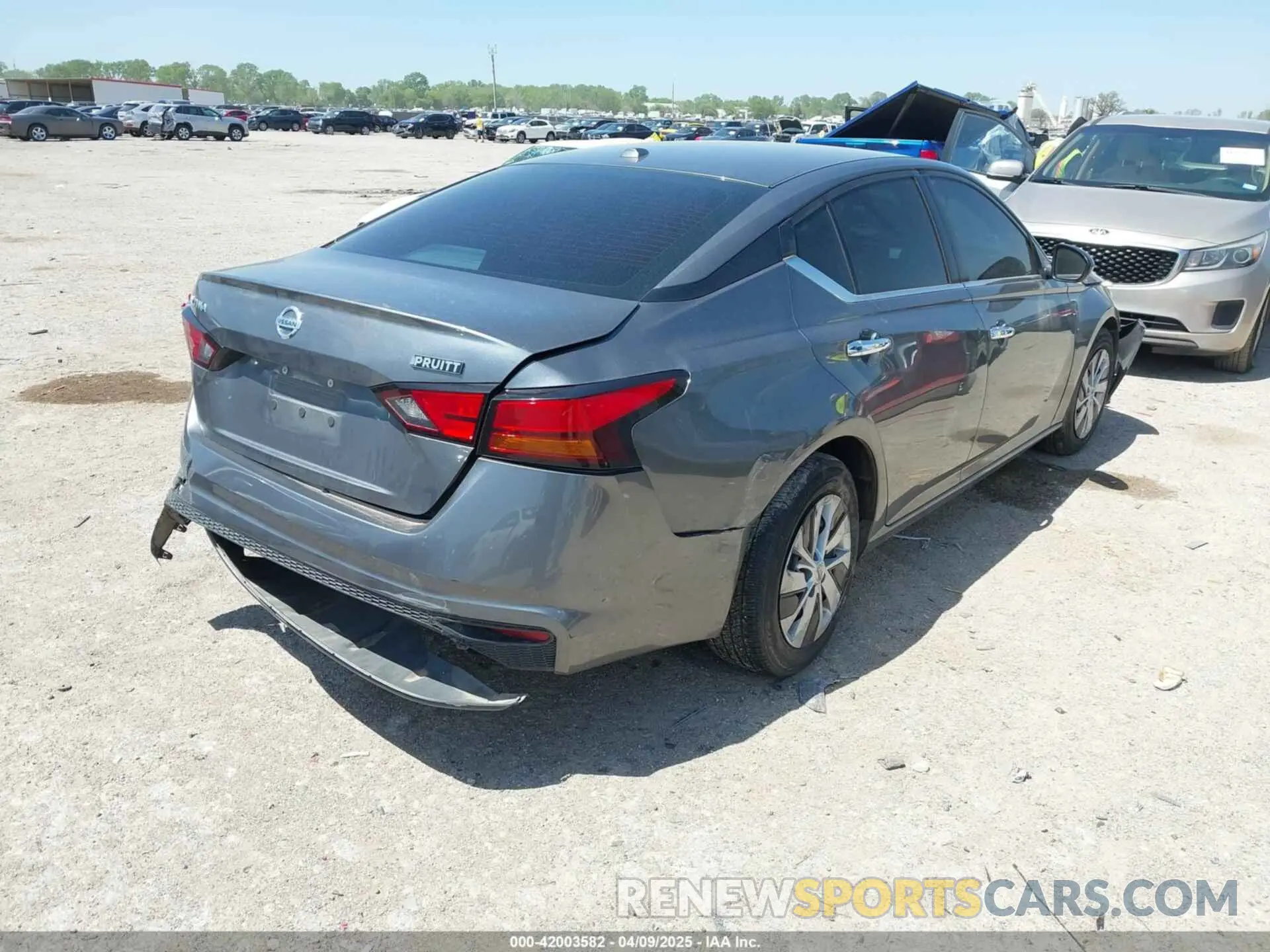 4 Photograph of a damaged car 1N4BL4BV0KC165604 NISSAN ALTIMA 2019