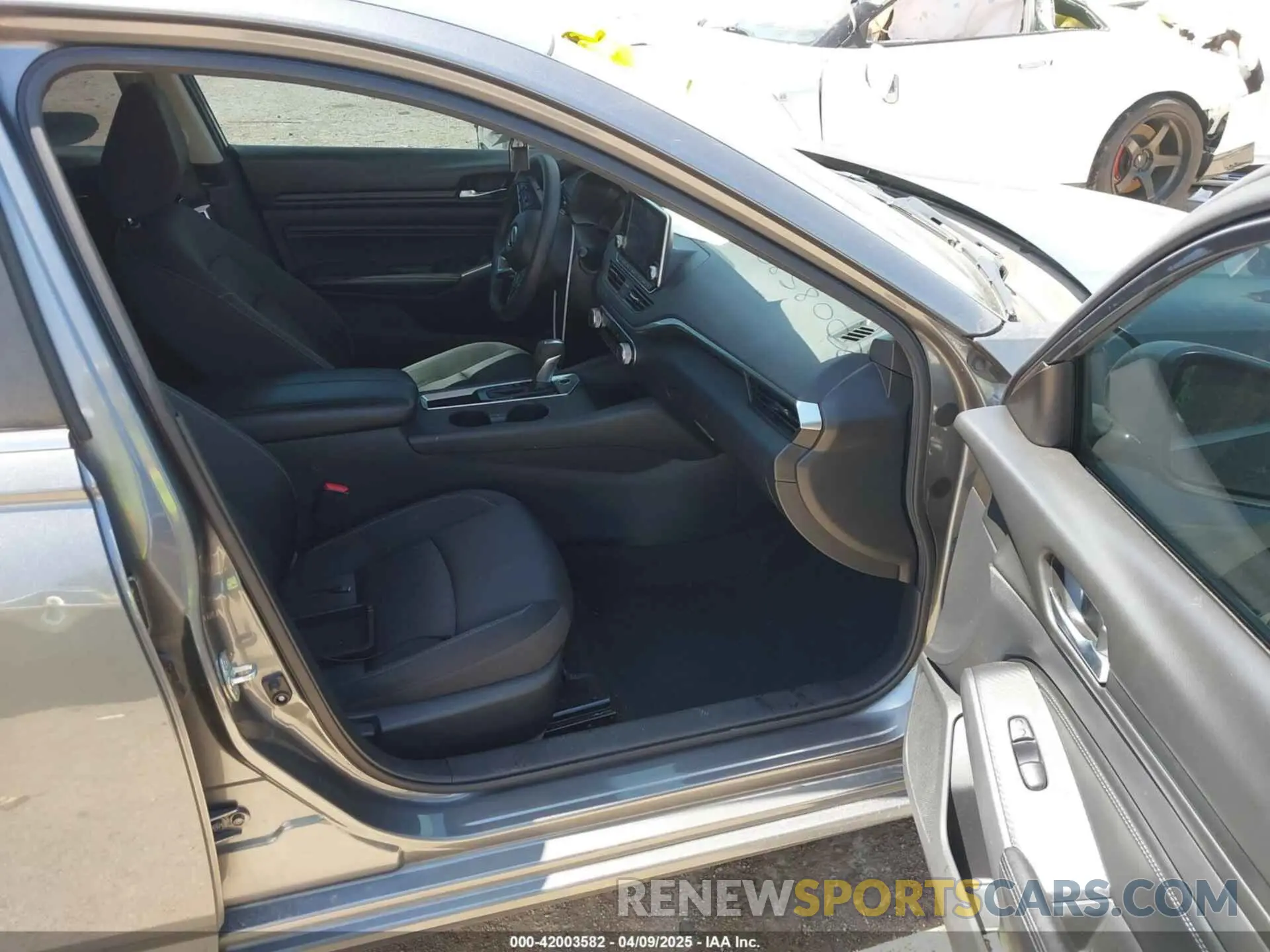 5 Photograph of a damaged car 1N4BL4BV0KC165604 NISSAN ALTIMA 2019