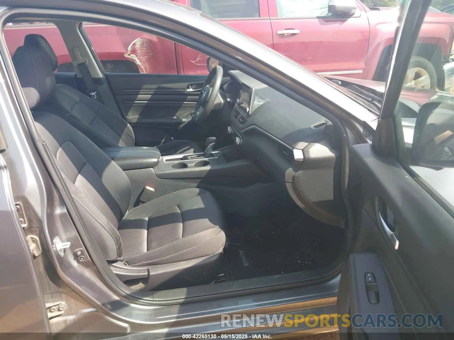 5 Photograph of a damaged car 1N4BL4BV0KC188011 NISSAN ALTIMA 2019