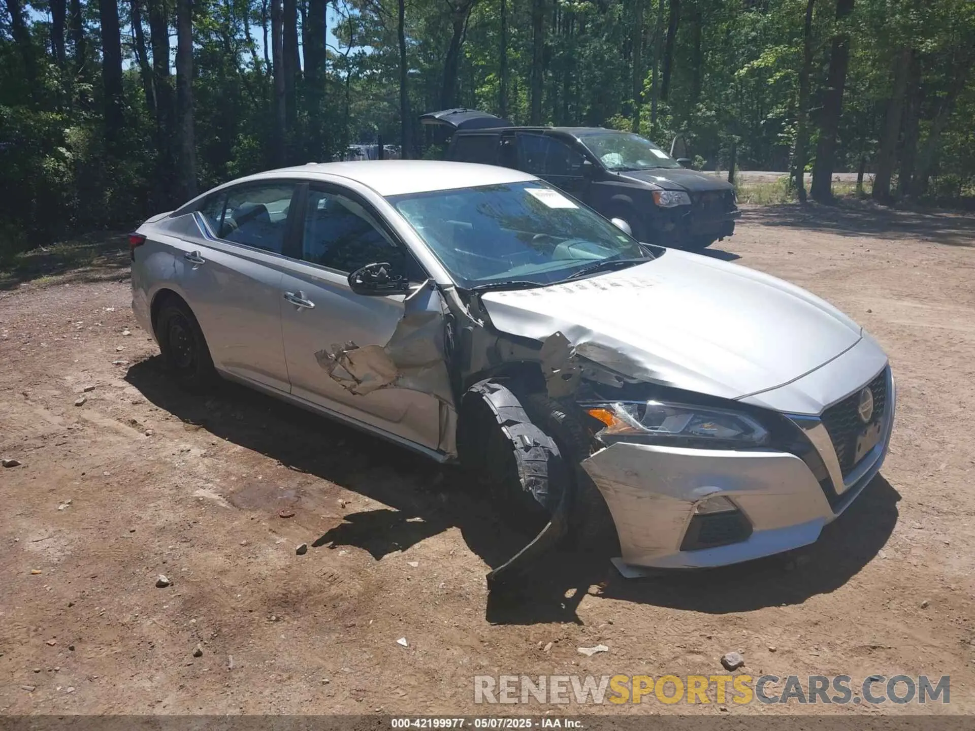 1 Photograph of a damaged car 1N4BL4BV0KC199817 NISSAN ALTIMA 2019