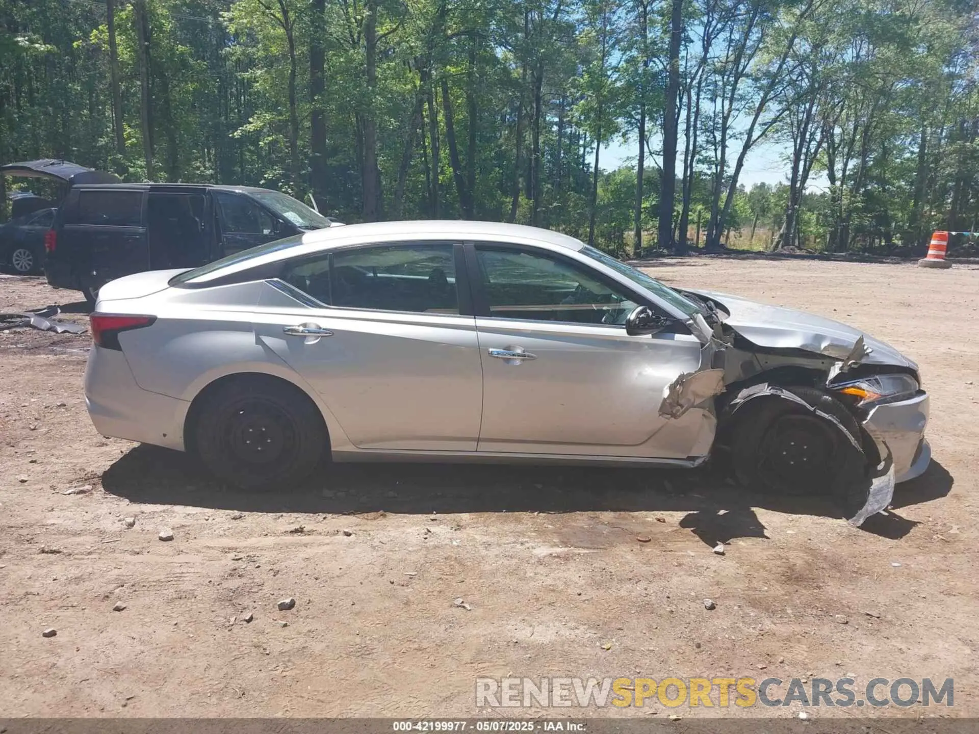 13 Photograph of a damaged car 1N4BL4BV0KC199817 NISSAN ALTIMA 2019