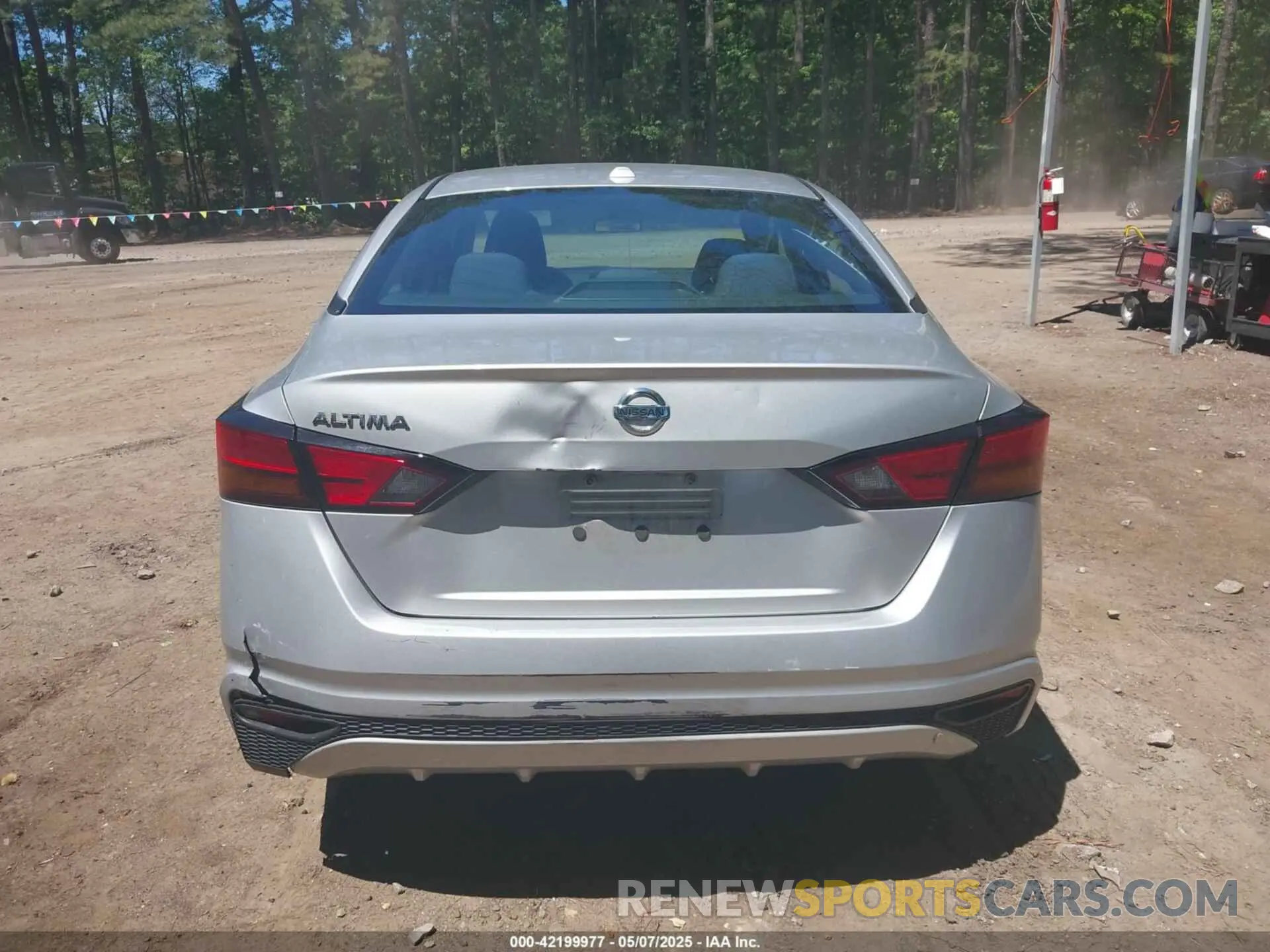 16 Photograph of a damaged car 1N4BL4BV0KC199817 NISSAN ALTIMA 2019