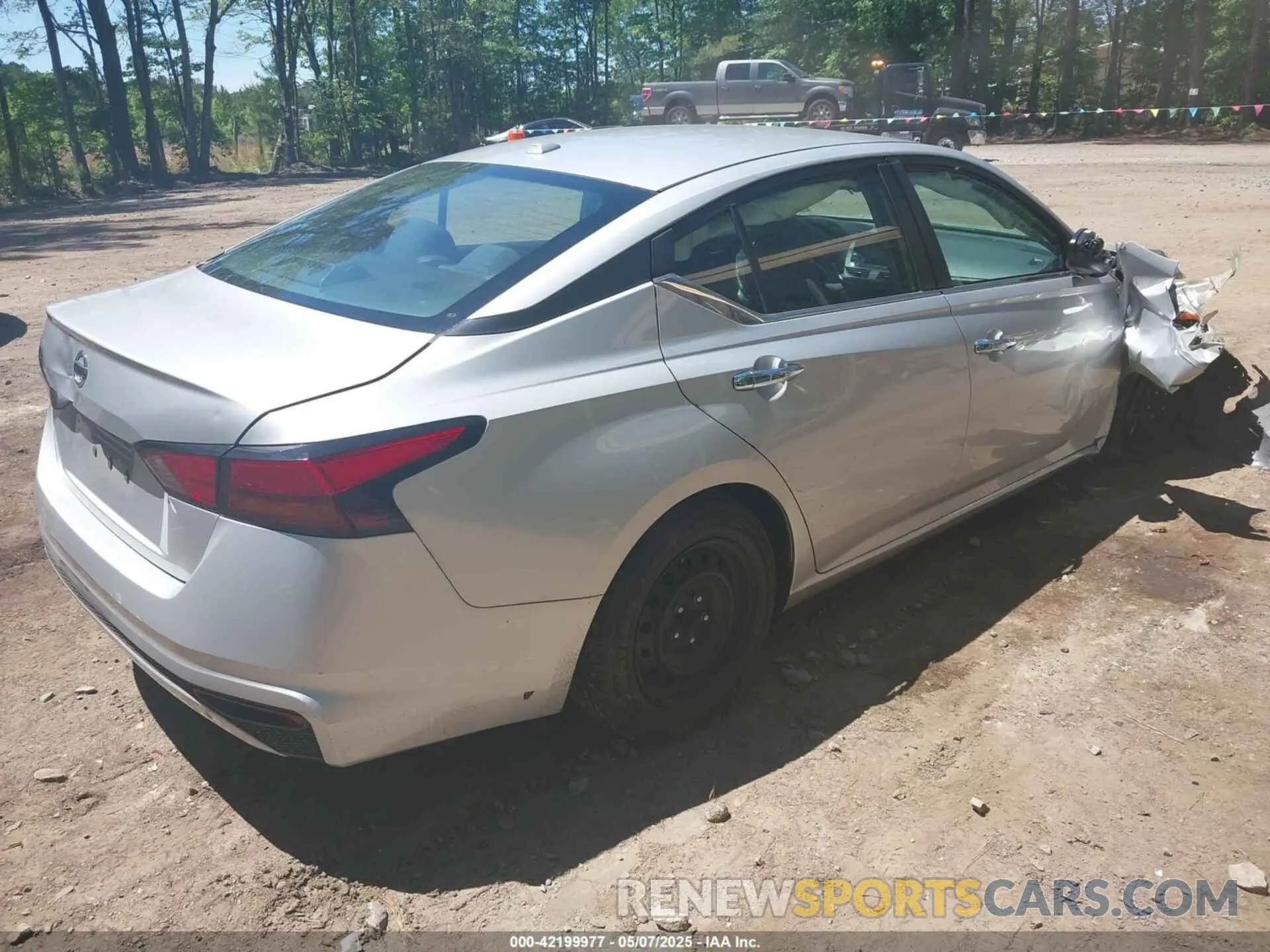 4 Photograph of a damaged car 1N4BL4BV0KC199817 NISSAN ALTIMA 2019