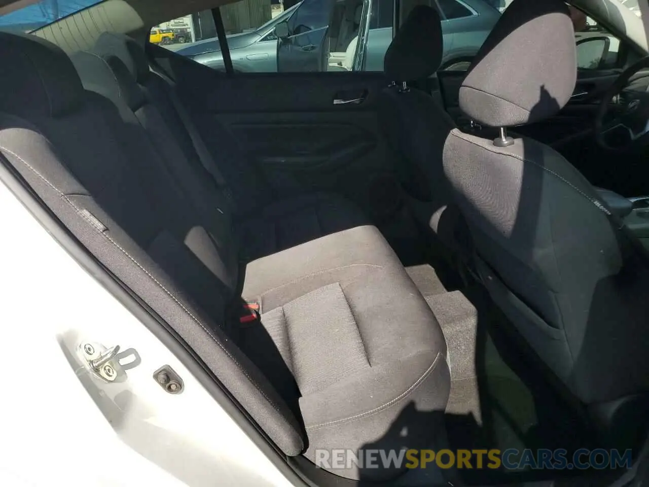 10 Photograph of a damaged car 1N4BL4BV0KC203106 NISSAN ALTIMA 2019