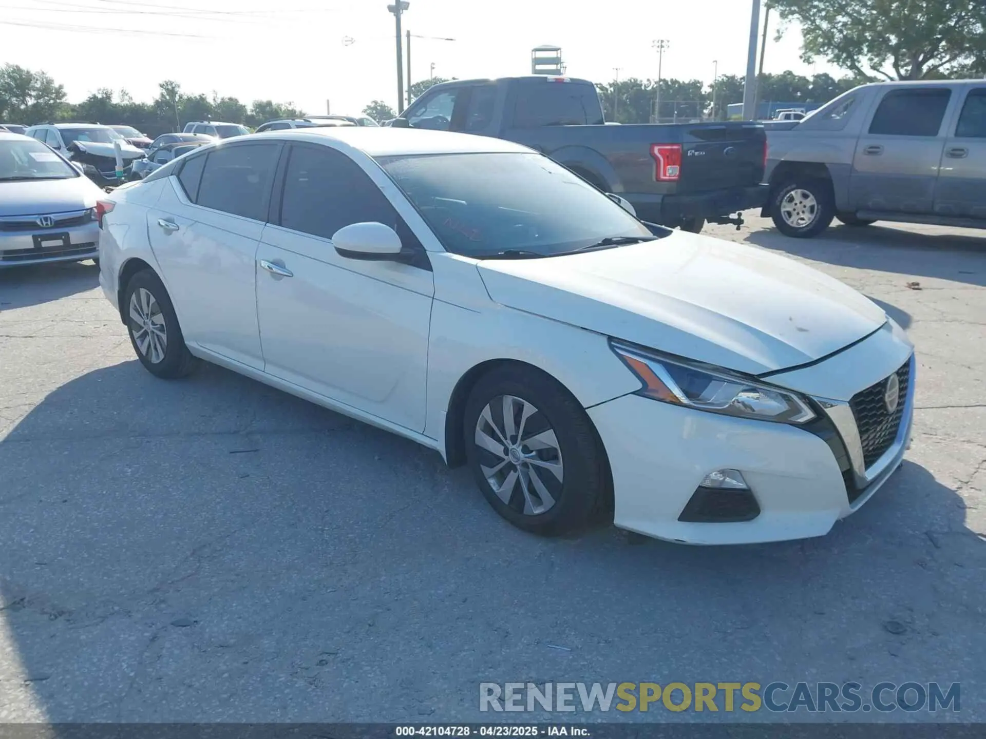 1 Photograph of a damaged car 1N4BL4BV0KC216700 NISSAN ALTIMA 2019