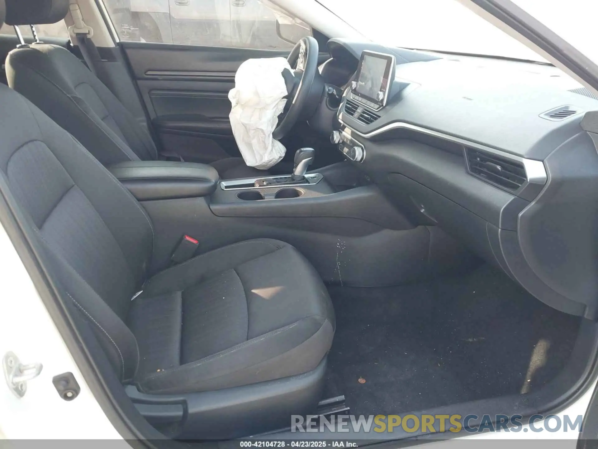 5 Photograph of a damaged car 1N4BL4BV0KC216700 NISSAN ALTIMA 2019