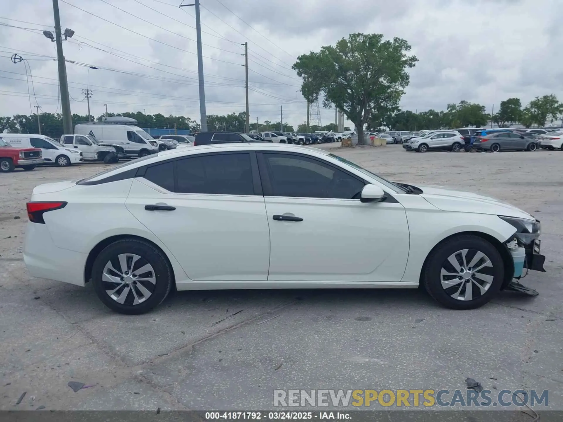 13 Photograph of a damaged car 1N4BL4BV0KC221623 NISSAN ALTIMA 2019