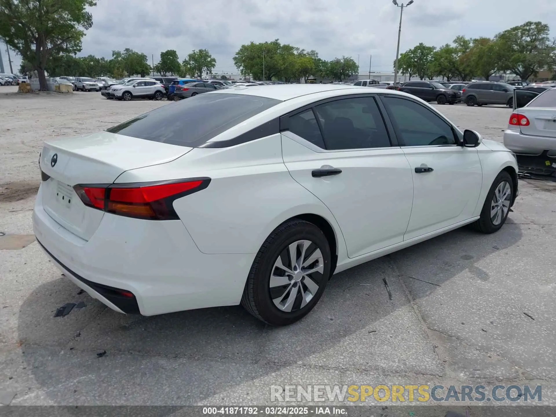 4 Photograph of a damaged car 1N4BL4BV0KC221623 NISSAN ALTIMA 2019