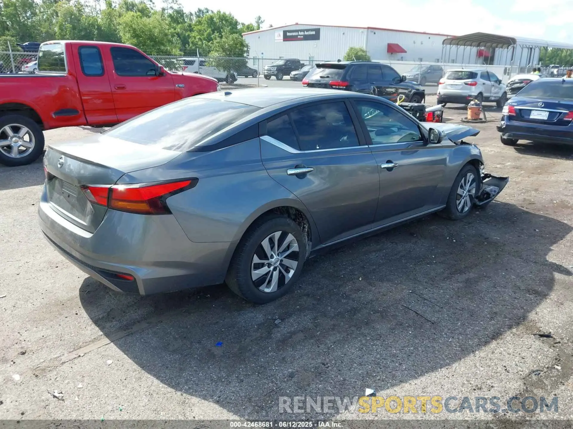 4 Photograph of a damaged car 1N4BL4BV0KC227728 NISSAN ALTIMA 2019