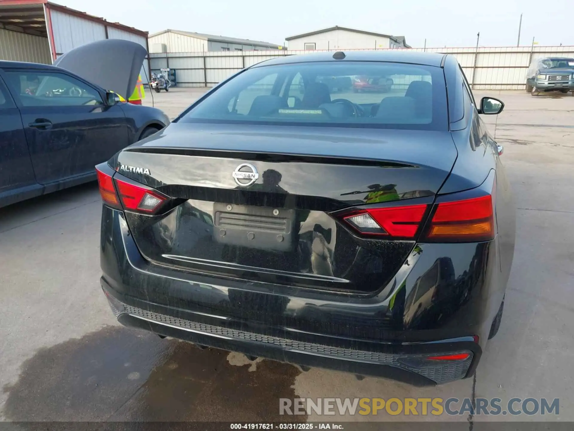 17 Photograph of a damaged car 1N4BL4BV0KC233402 NISSAN ALTIMA 2019