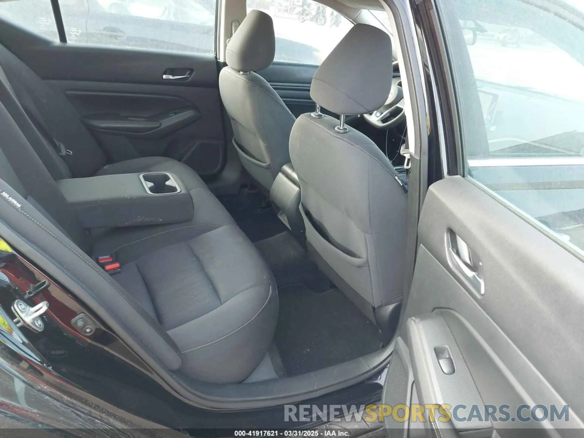8 Photograph of a damaged car 1N4BL4BV0KC233402 NISSAN ALTIMA 2019