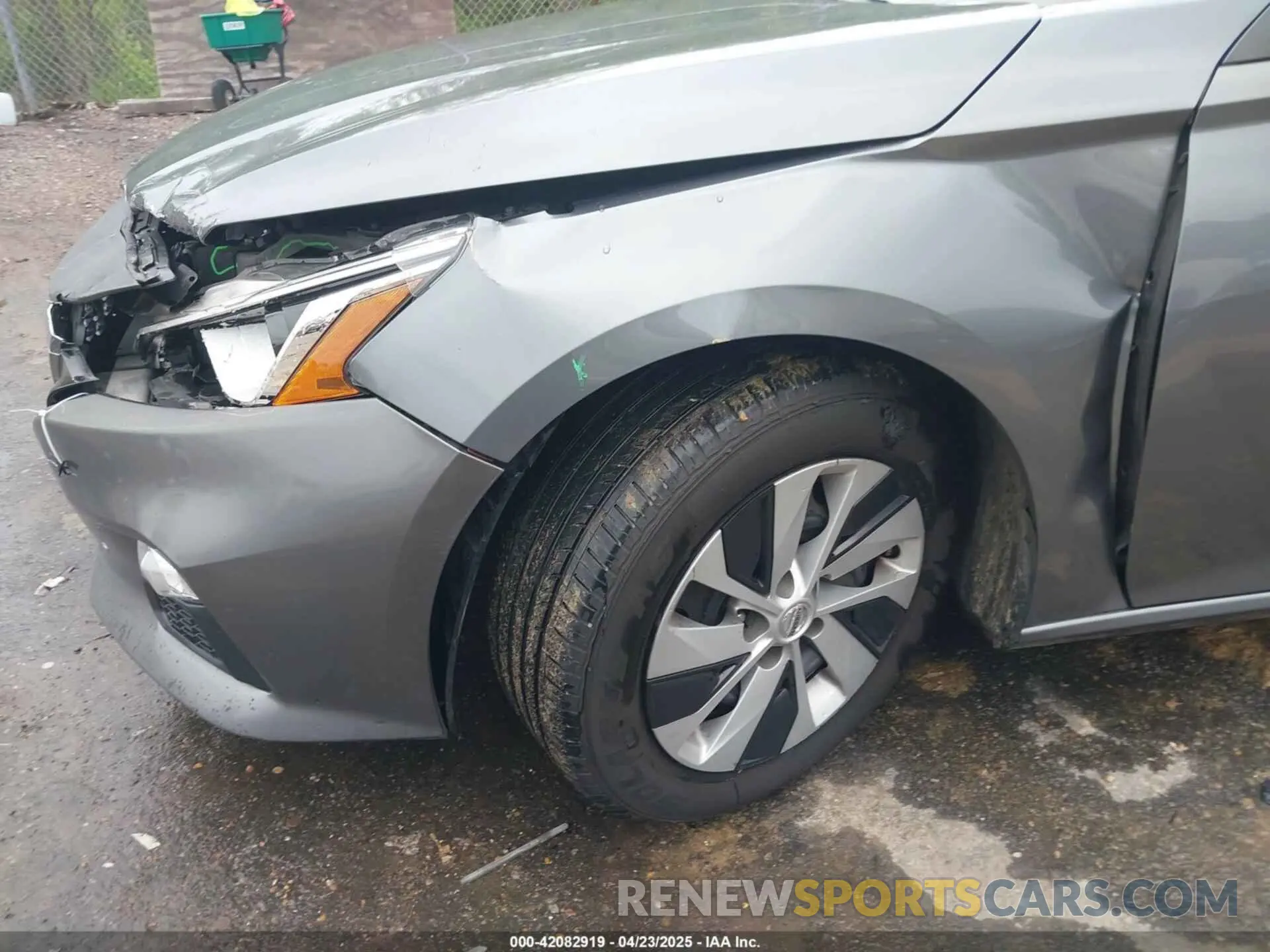 17 Photograph of a damaged car 1N4BL4BV0KC249440 NISSAN ALTIMA 2019