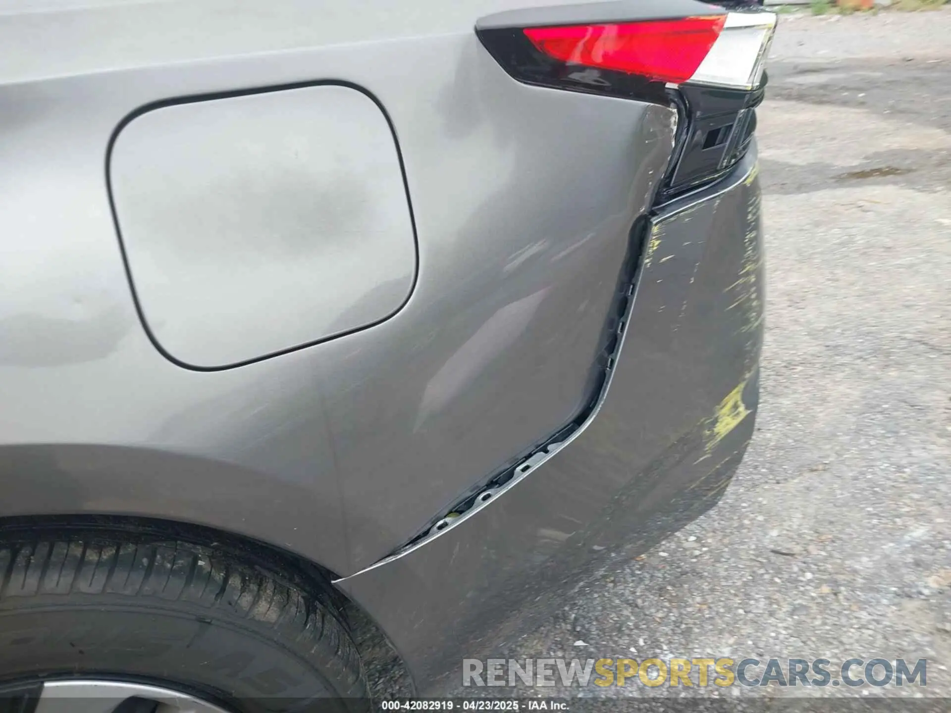 18 Photograph of a damaged car 1N4BL4BV0KC249440 NISSAN ALTIMA 2019