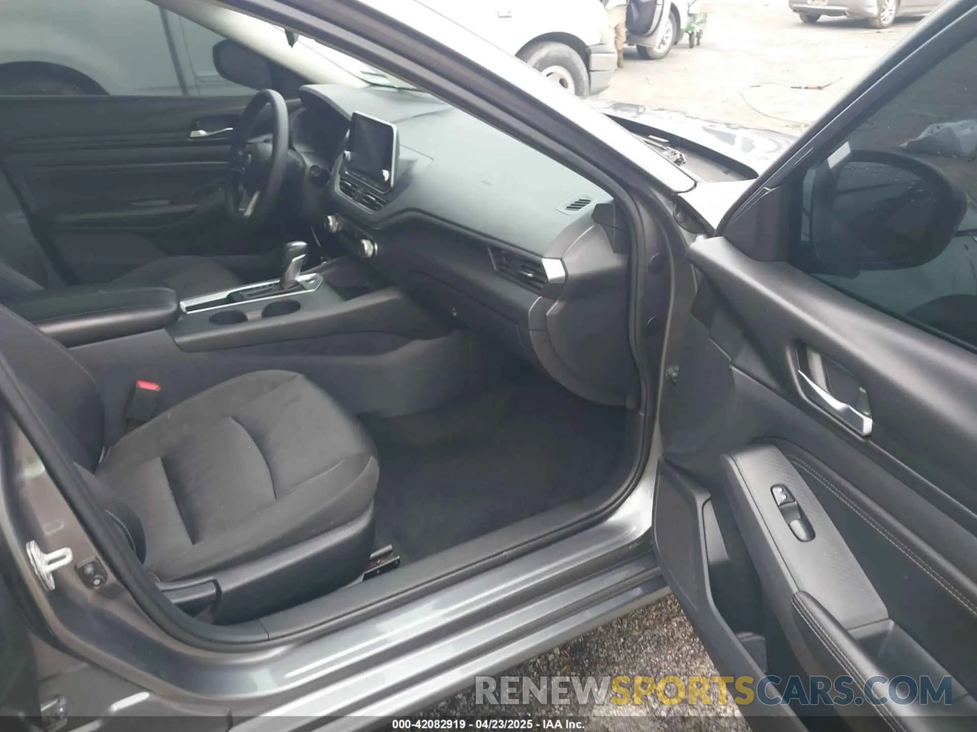 5 Photograph of a damaged car 1N4BL4BV0KC249440 NISSAN ALTIMA 2019