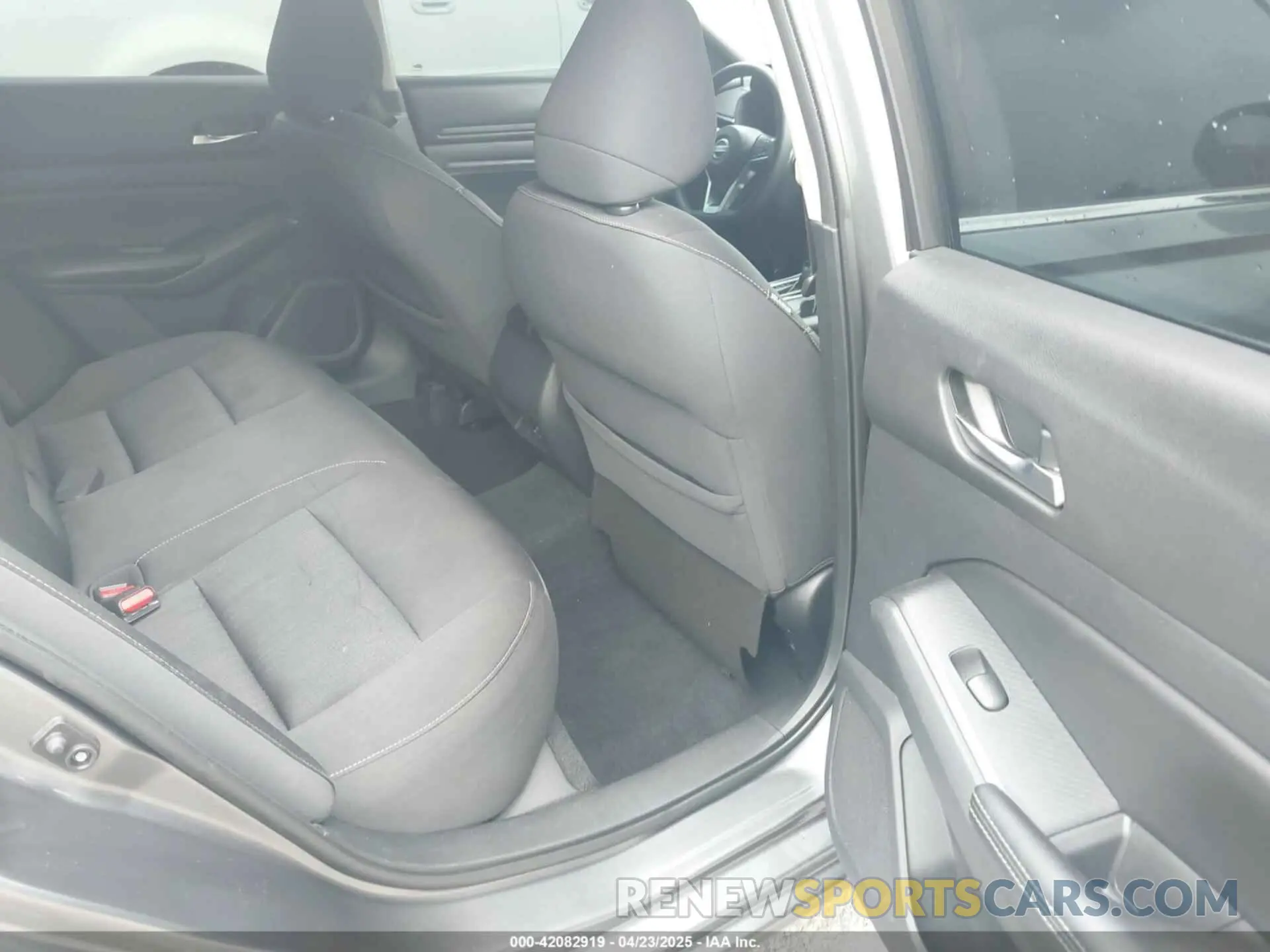 8 Photograph of a damaged car 1N4BL4BV0KC249440 NISSAN ALTIMA 2019