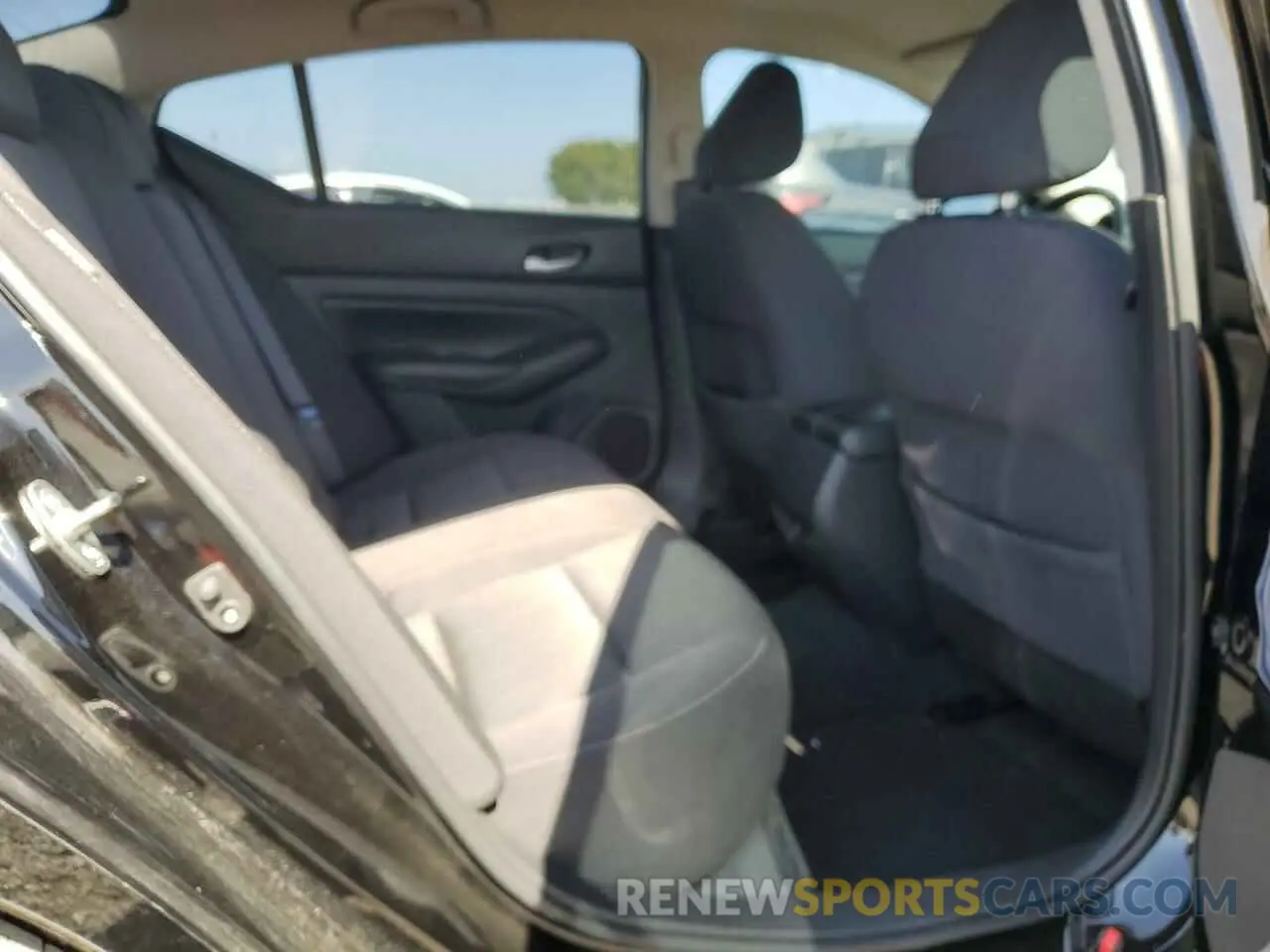 10 Photograph of a damaged car 1N4BL4BV0KC252662 NISSAN ALTIMA 2019