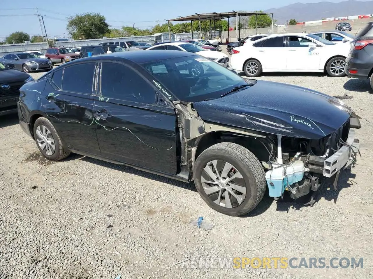4 Photograph of a damaged car 1N4BL4BV0KC252662 NISSAN ALTIMA 2019