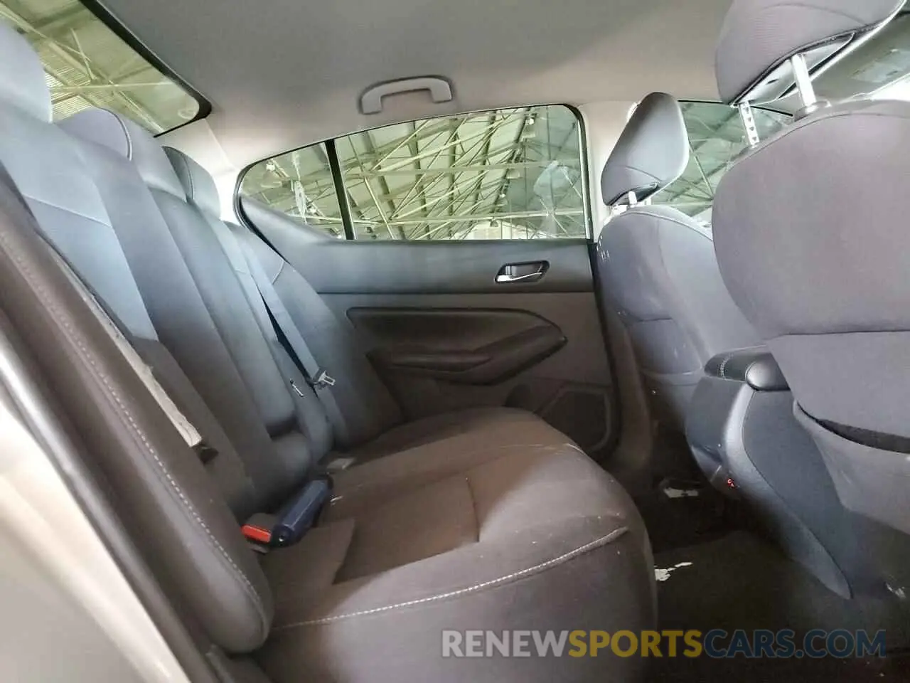 10 Photograph of a damaged car 1N4BL4BV0KN327171 NISSAN ALTIMA 2019