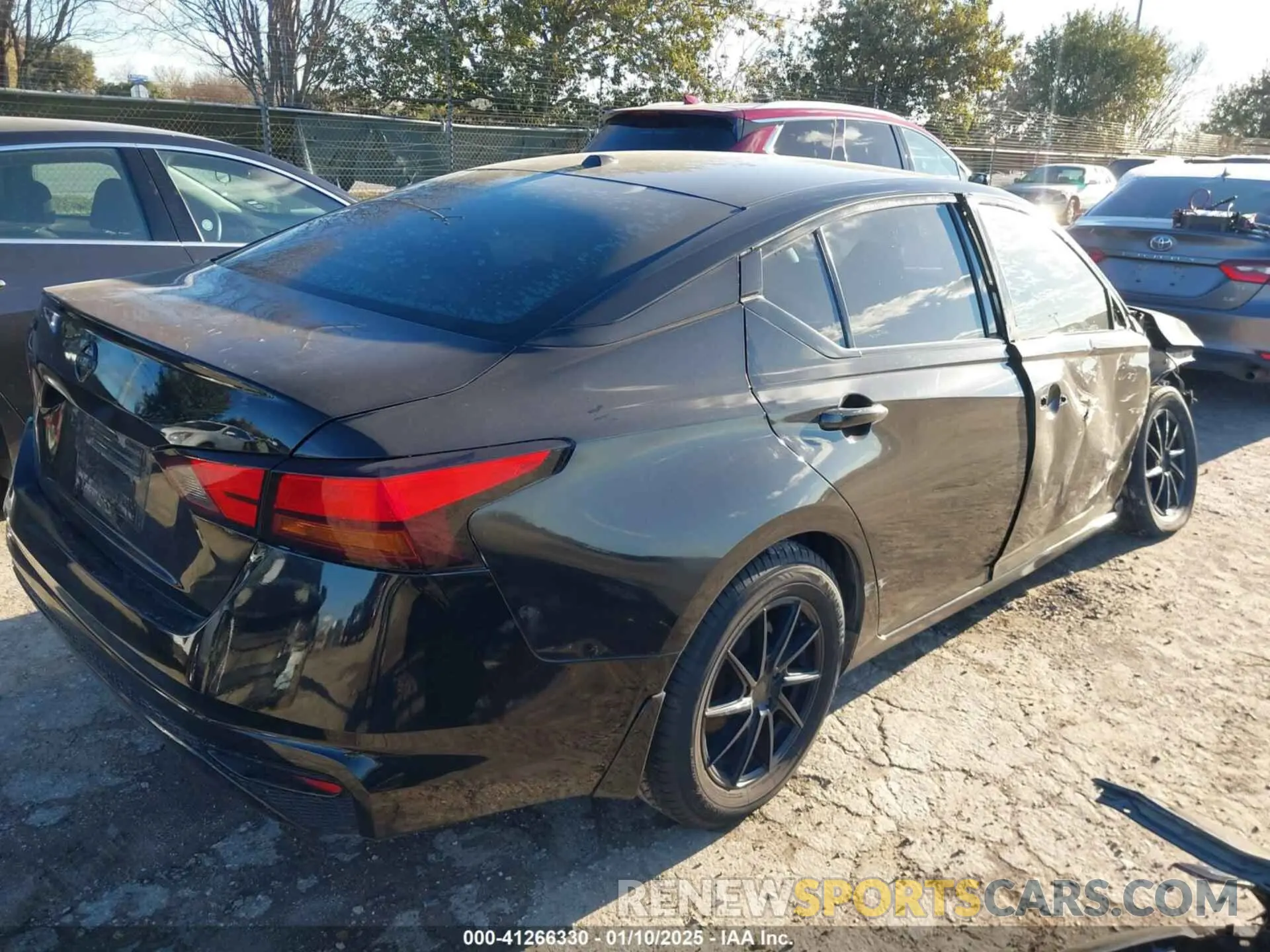 4 Photograph of a damaged car 1N4BL4BV1KC103953 NISSAN ALTIMA 2019