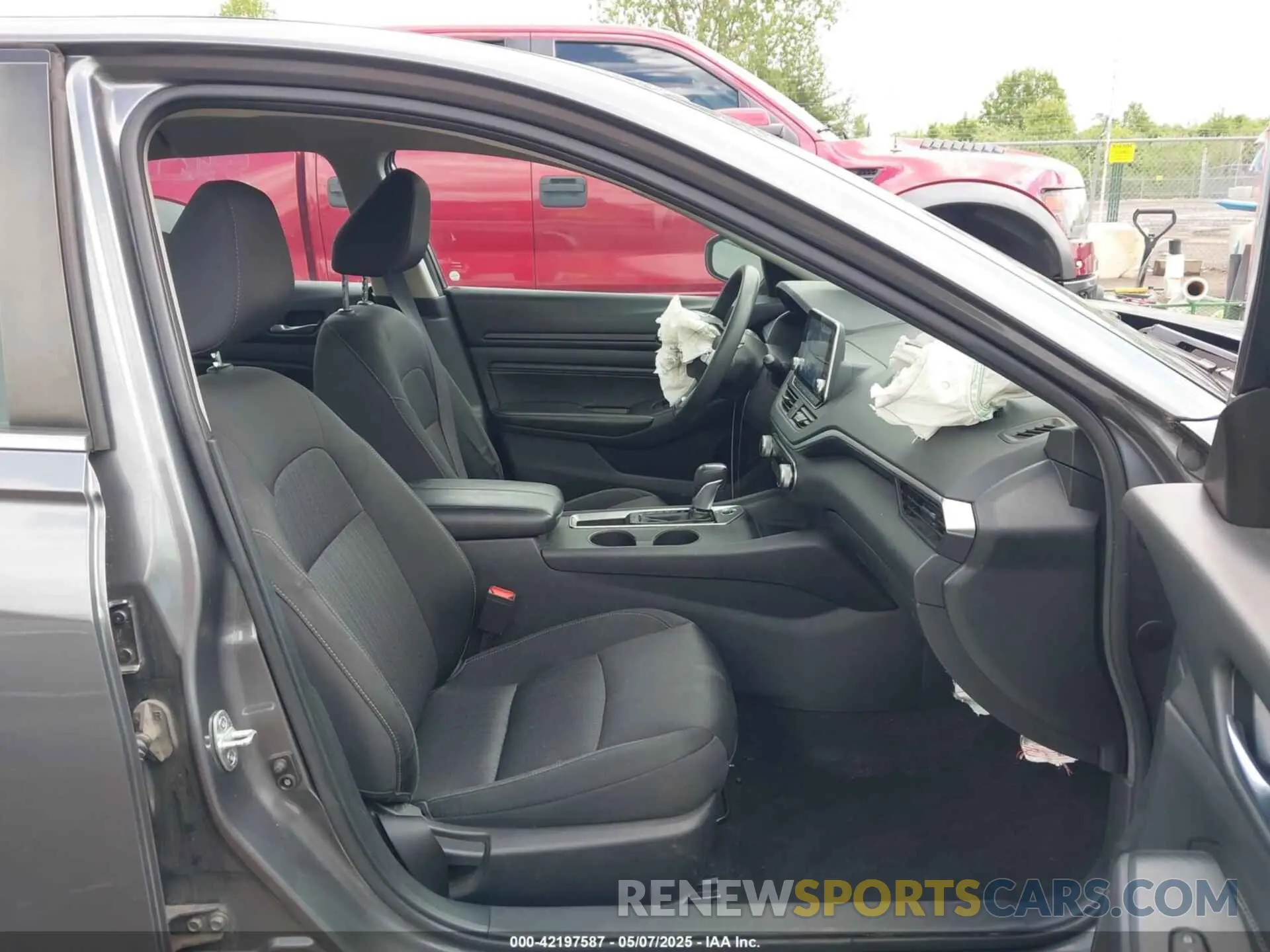 5 Photograph of a damaged car 1N4BL4BV1KC111566 NISSAN ALTIMA 2019